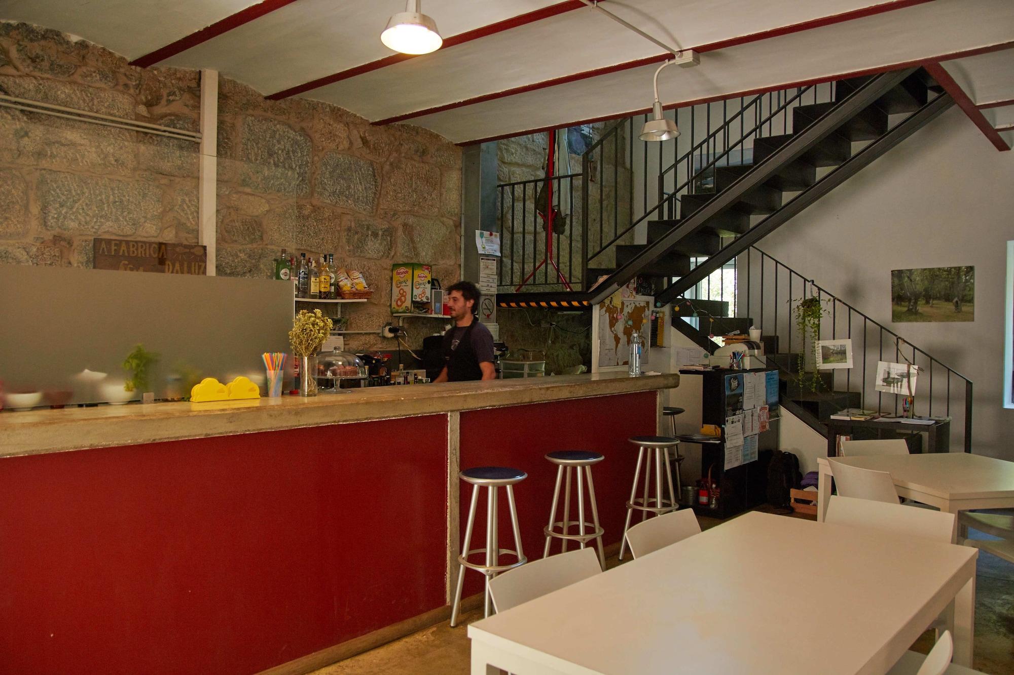 Bar/Salón Albergue A Fábrica da Luz - Hostel