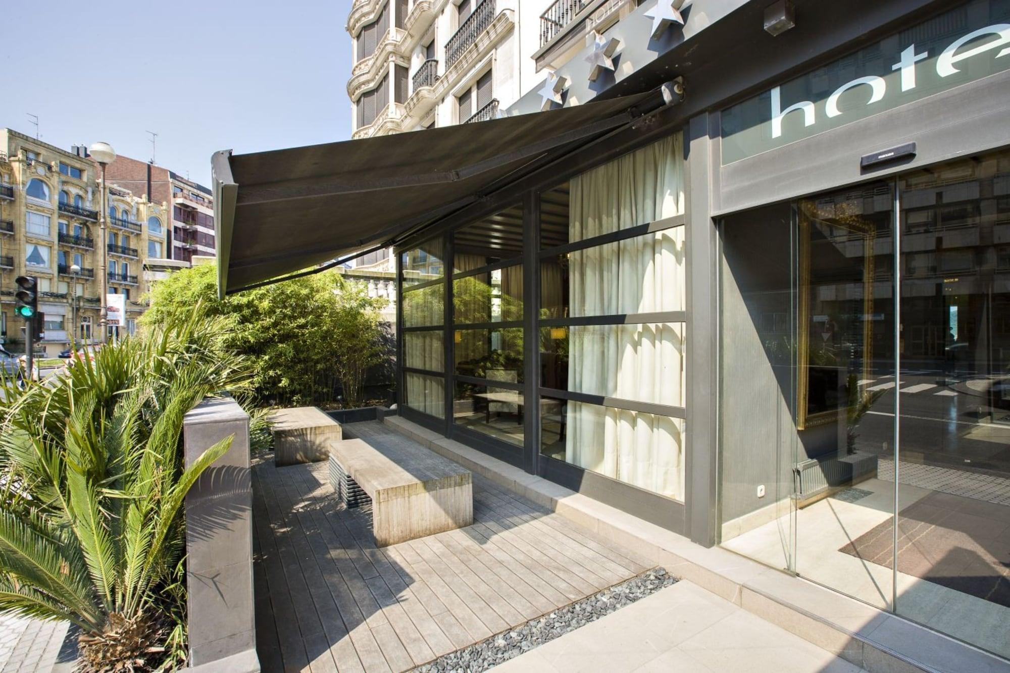 Vista Exterior Hotel Niza