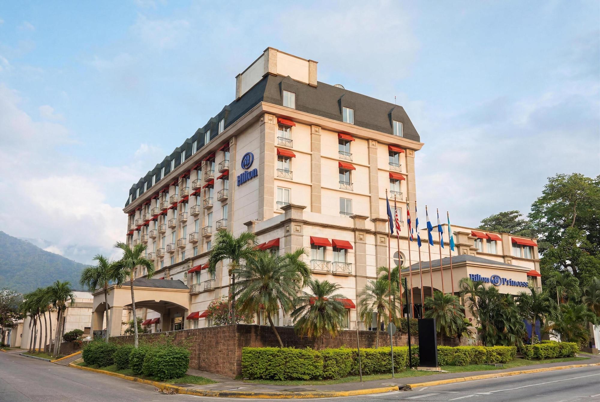 Vista Exterior Hilton Princess San Pedro Sula