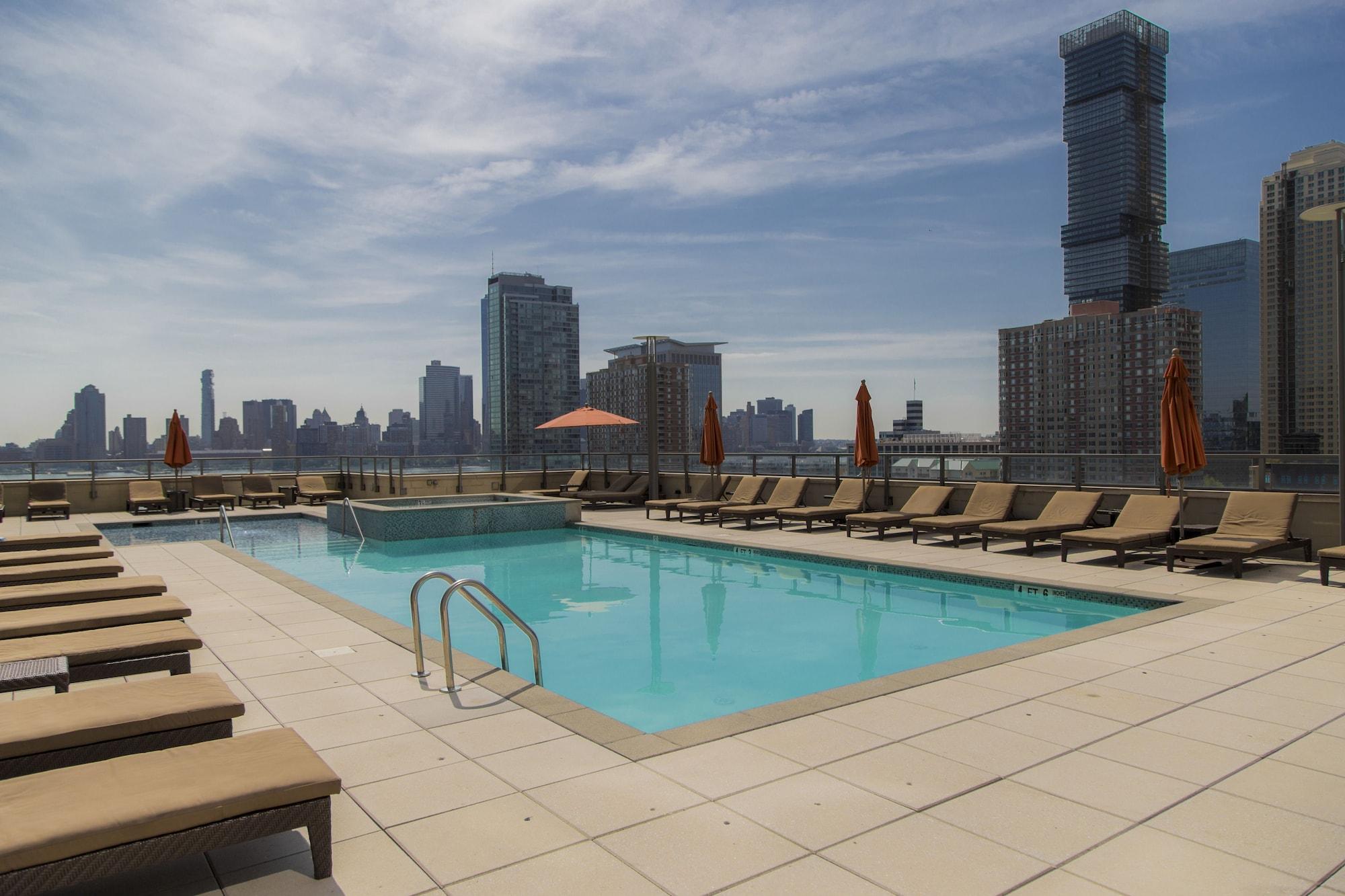 Vista Piscina Pelicanstay at Newport