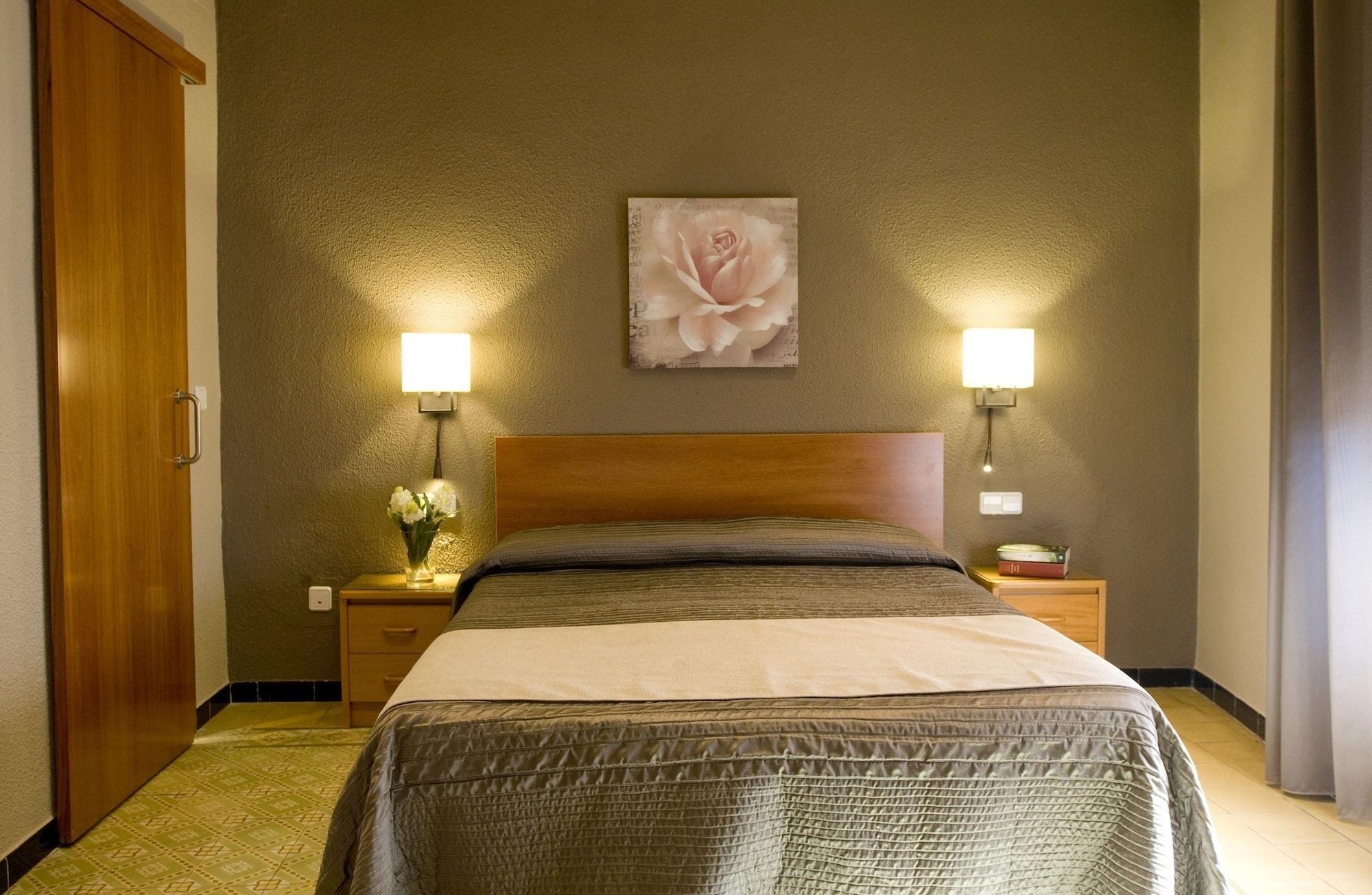 Varios Hostal Barris
