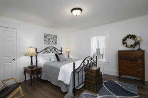 Alquiler Vacacional - Charming Country Cottage Retreat -  Walking distance to Downtown