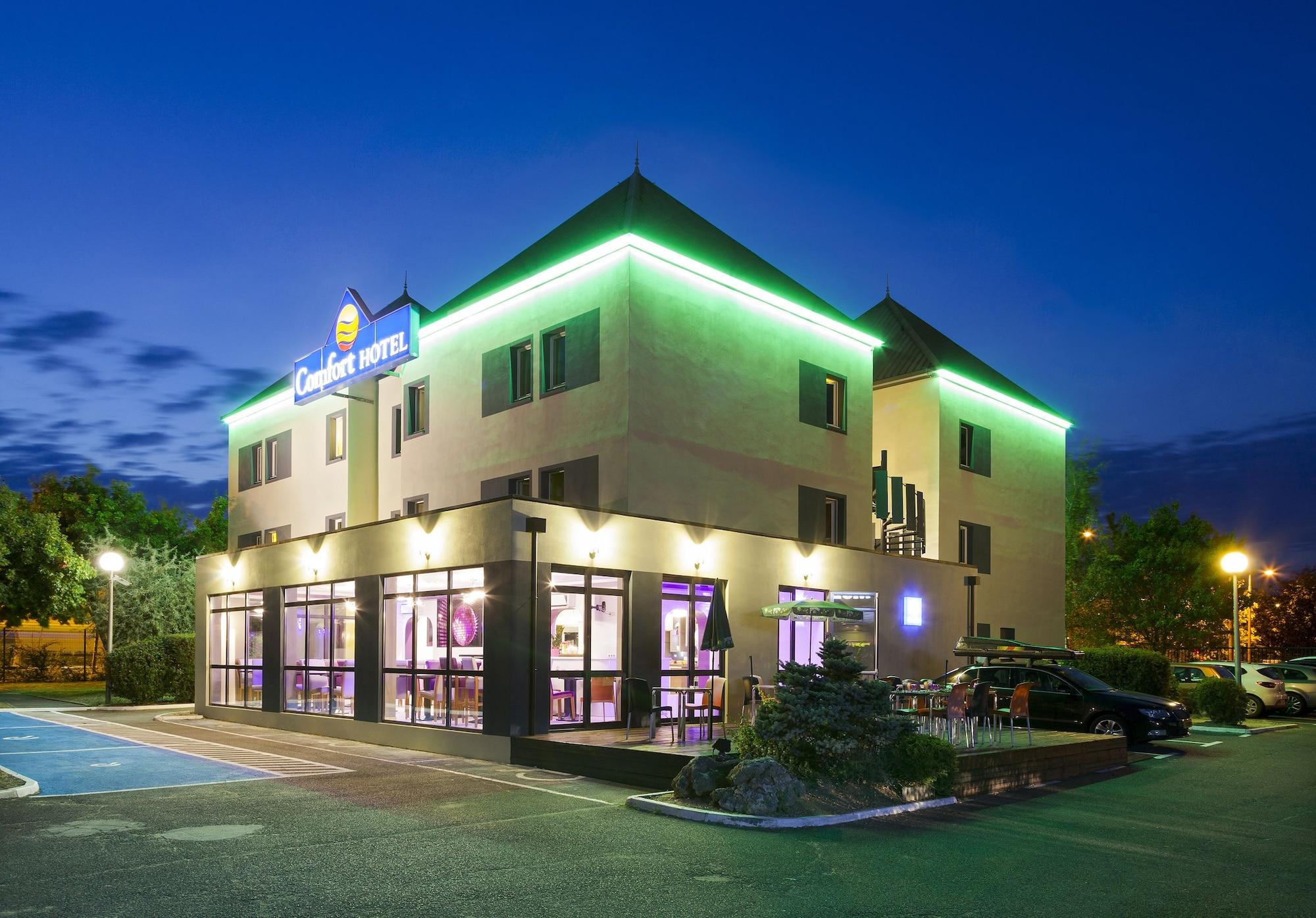 Vista Exterior Comfort Hotel Orleans Olivet
