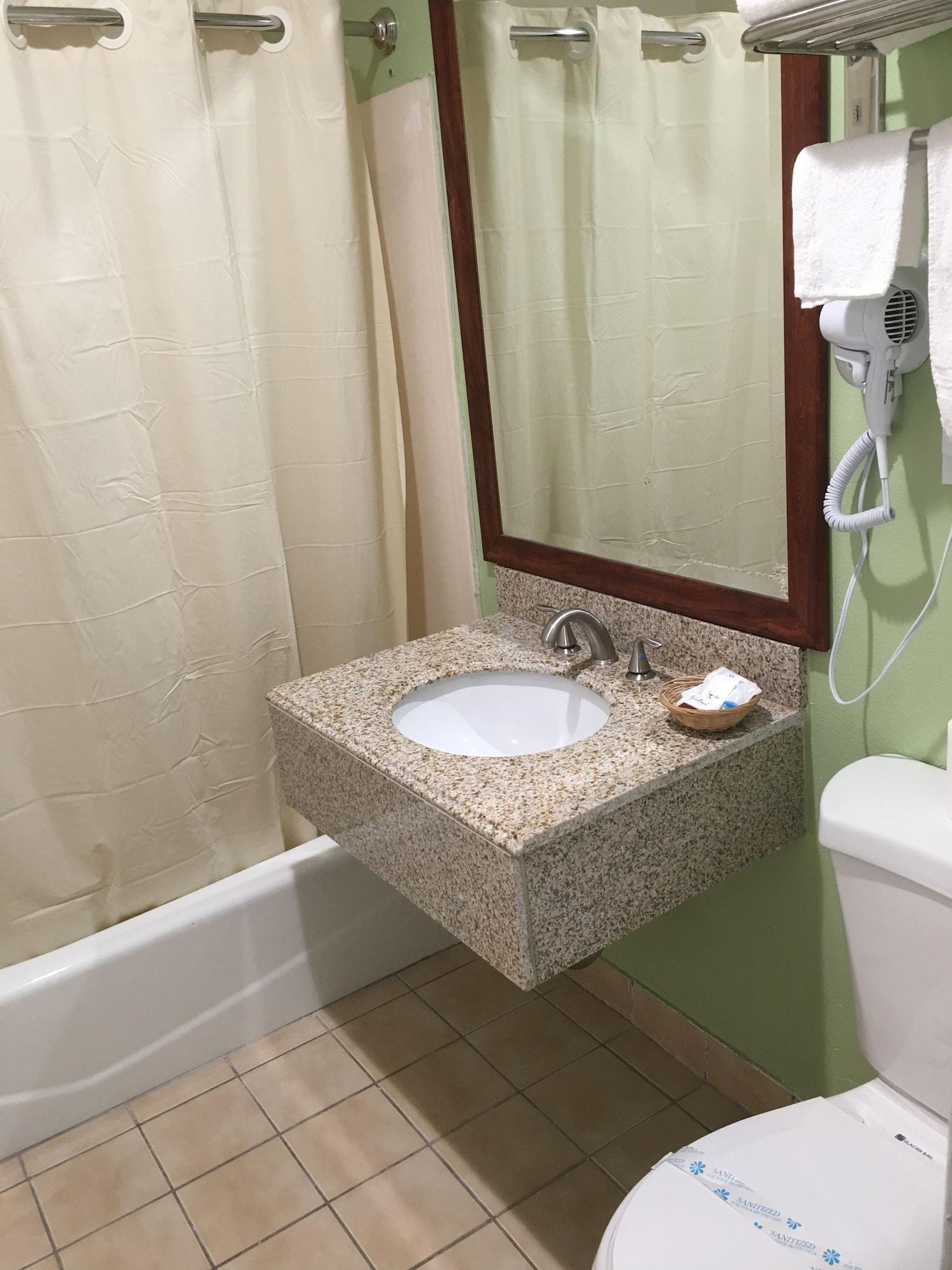 Equipamiento de Habitación American Inn & Suites LAX