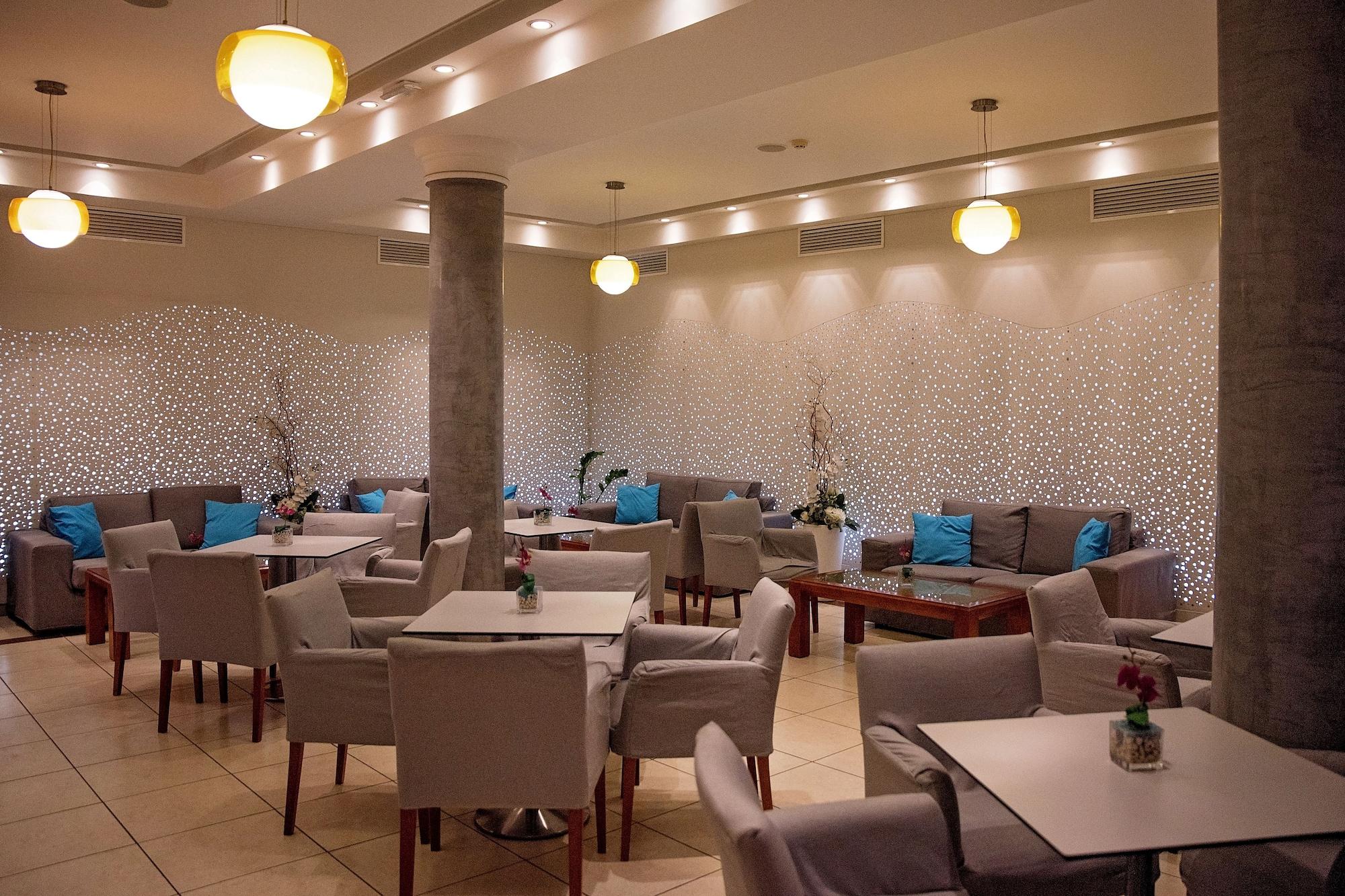 Bar/Salón Pyramos Hotel