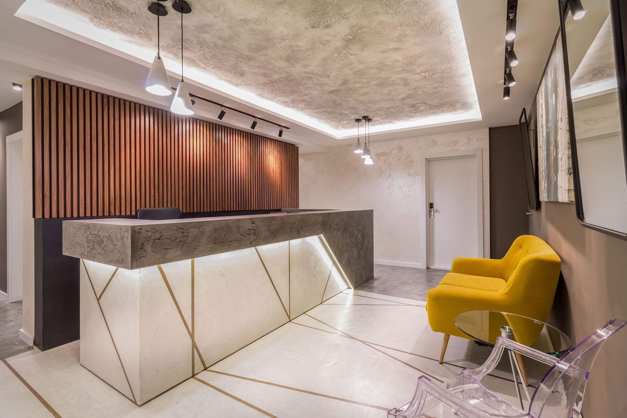 Vista Lobby Level Luxury Suites