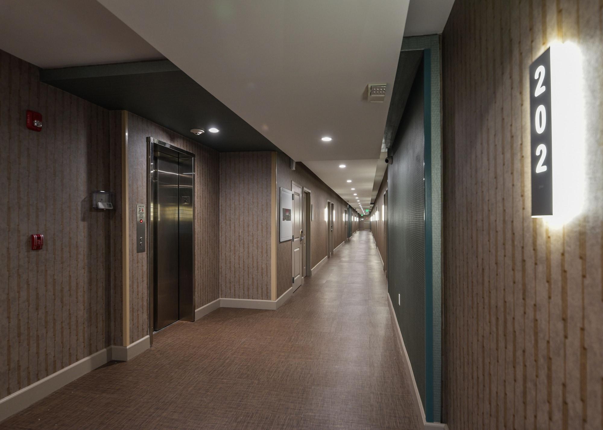 Varios Hollywood Inn Suites Hotel