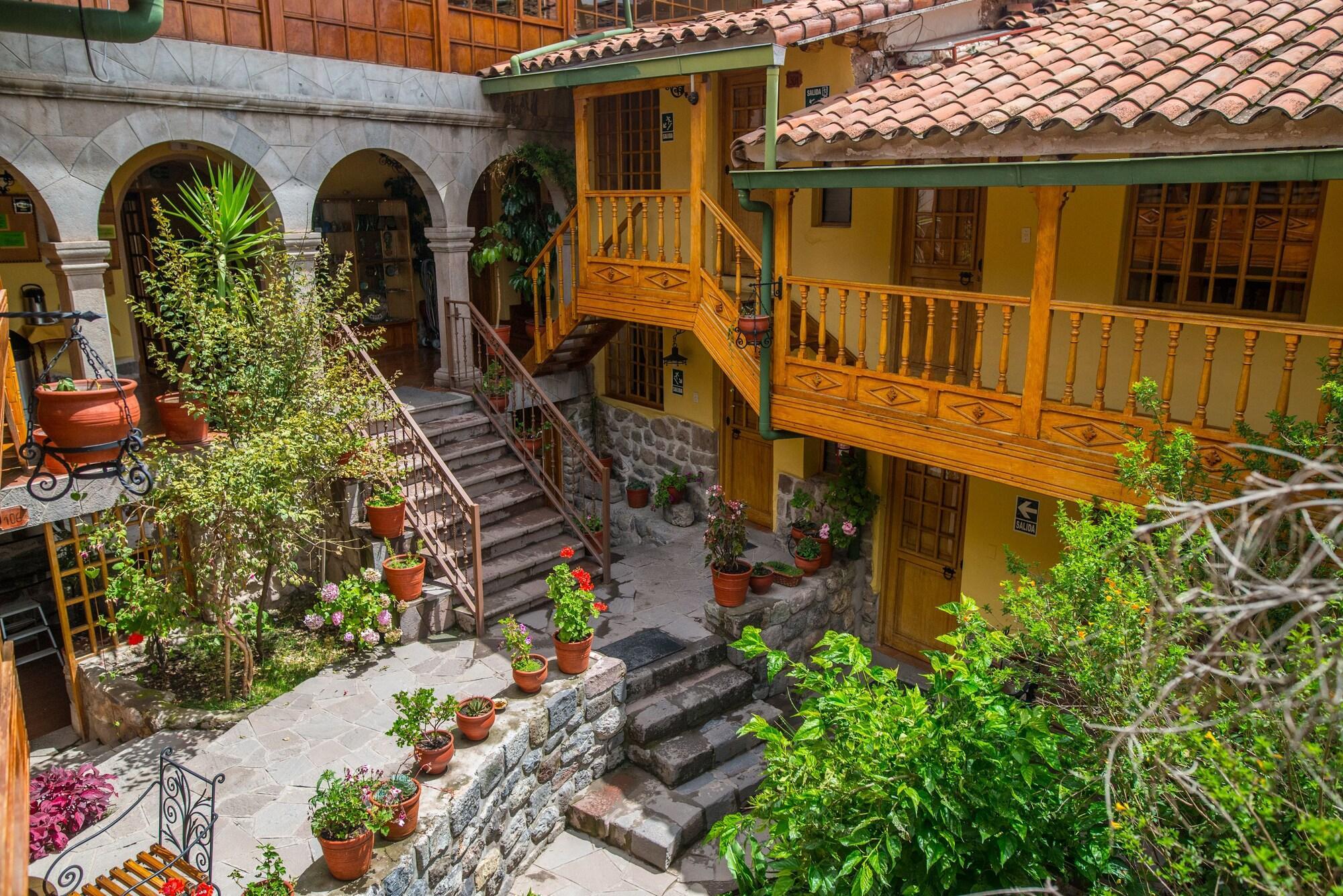 Vista Exterior Amaru Colonial