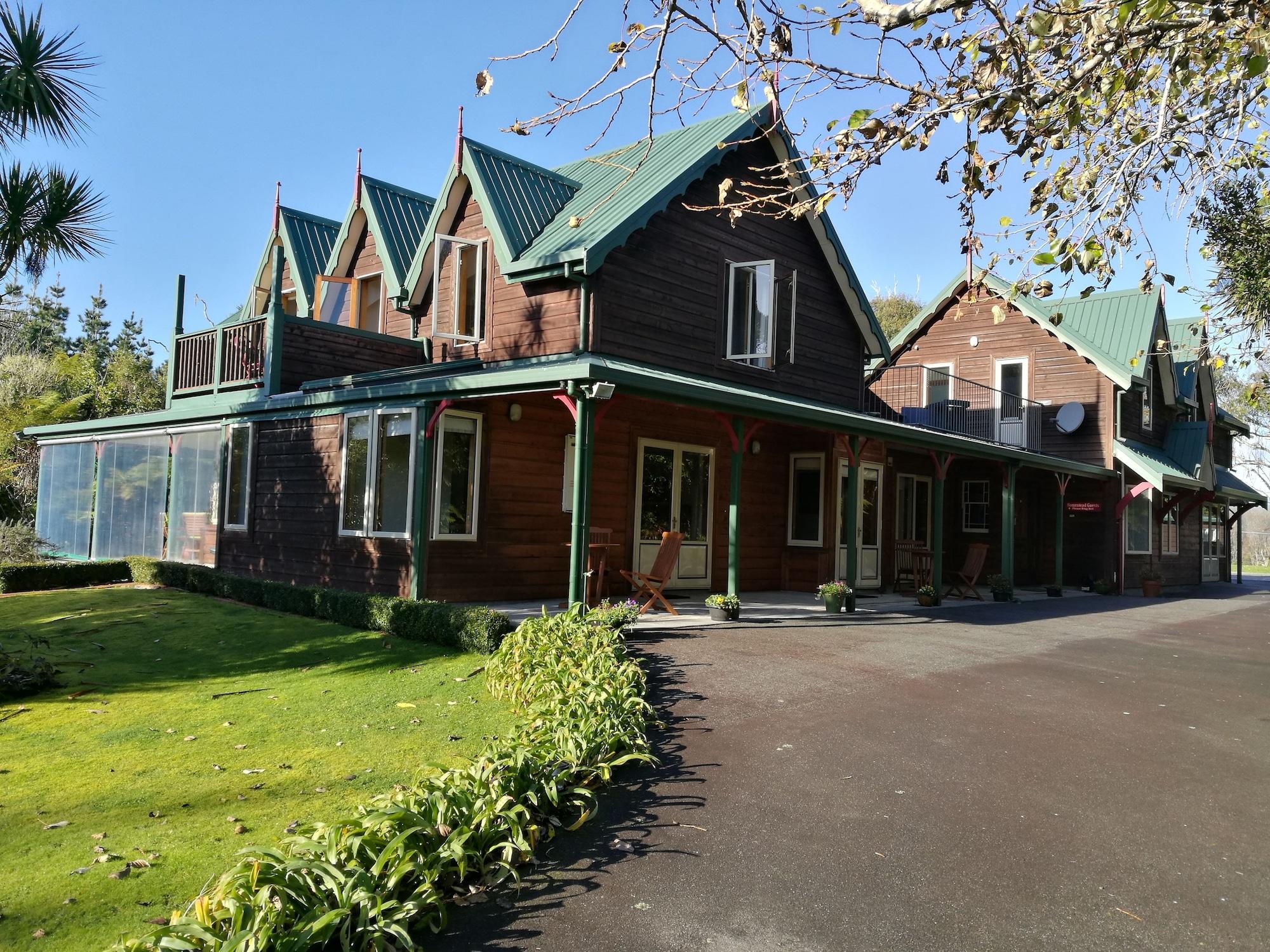 Varios Awatuna Homestead