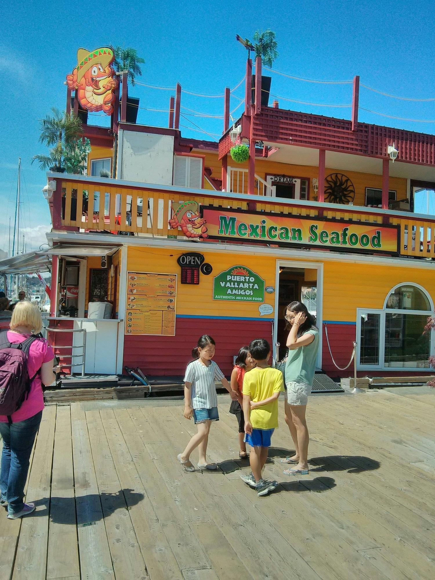 Restaurant A Float Home B&B in Fisherman’s Wharf