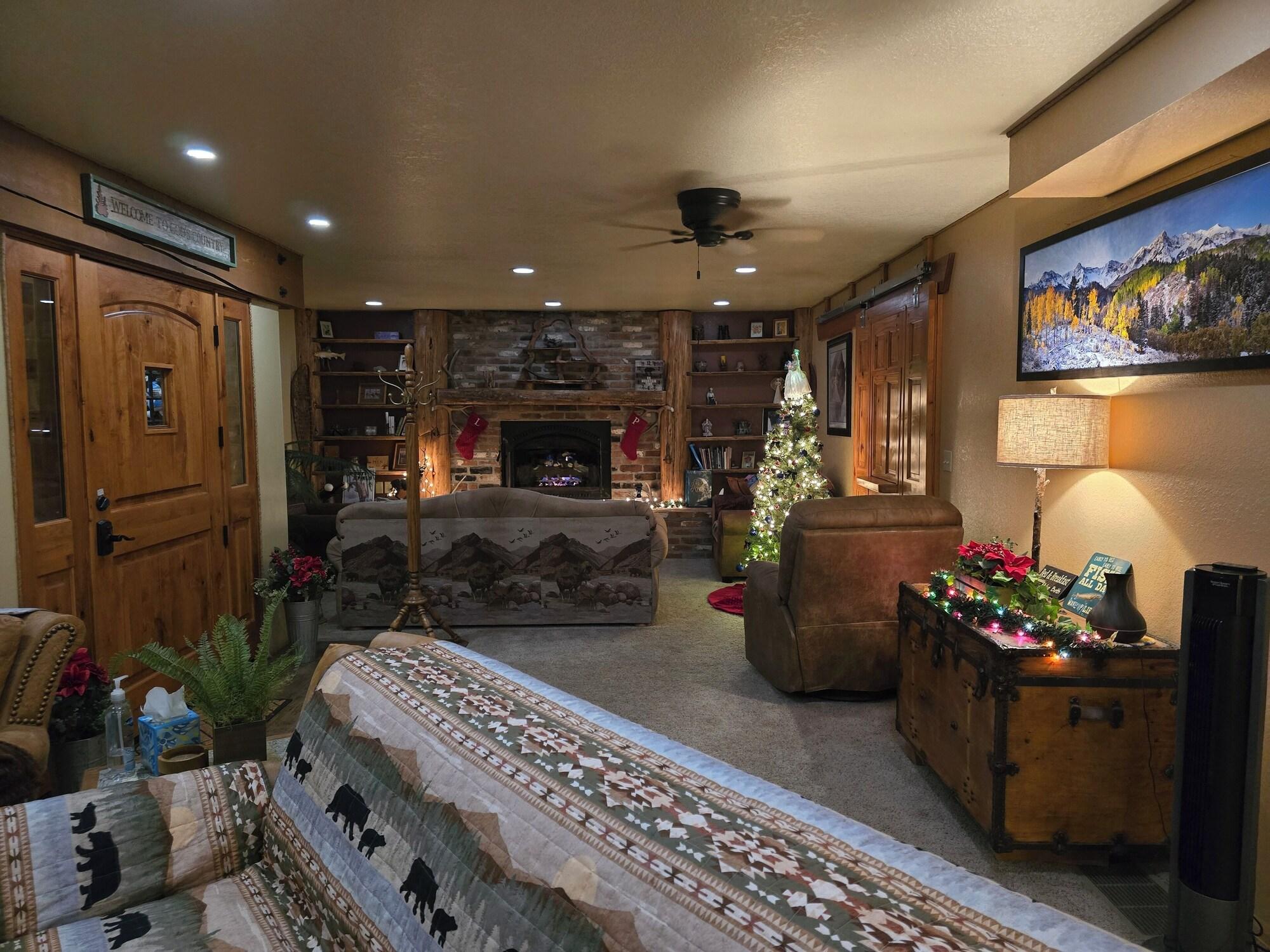 Vista Lobby Buffalo Peaks B&B