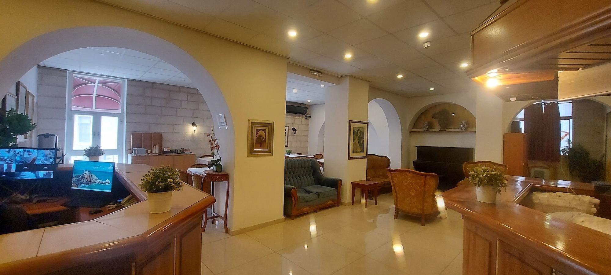 Vista Lobby Zion Hotel