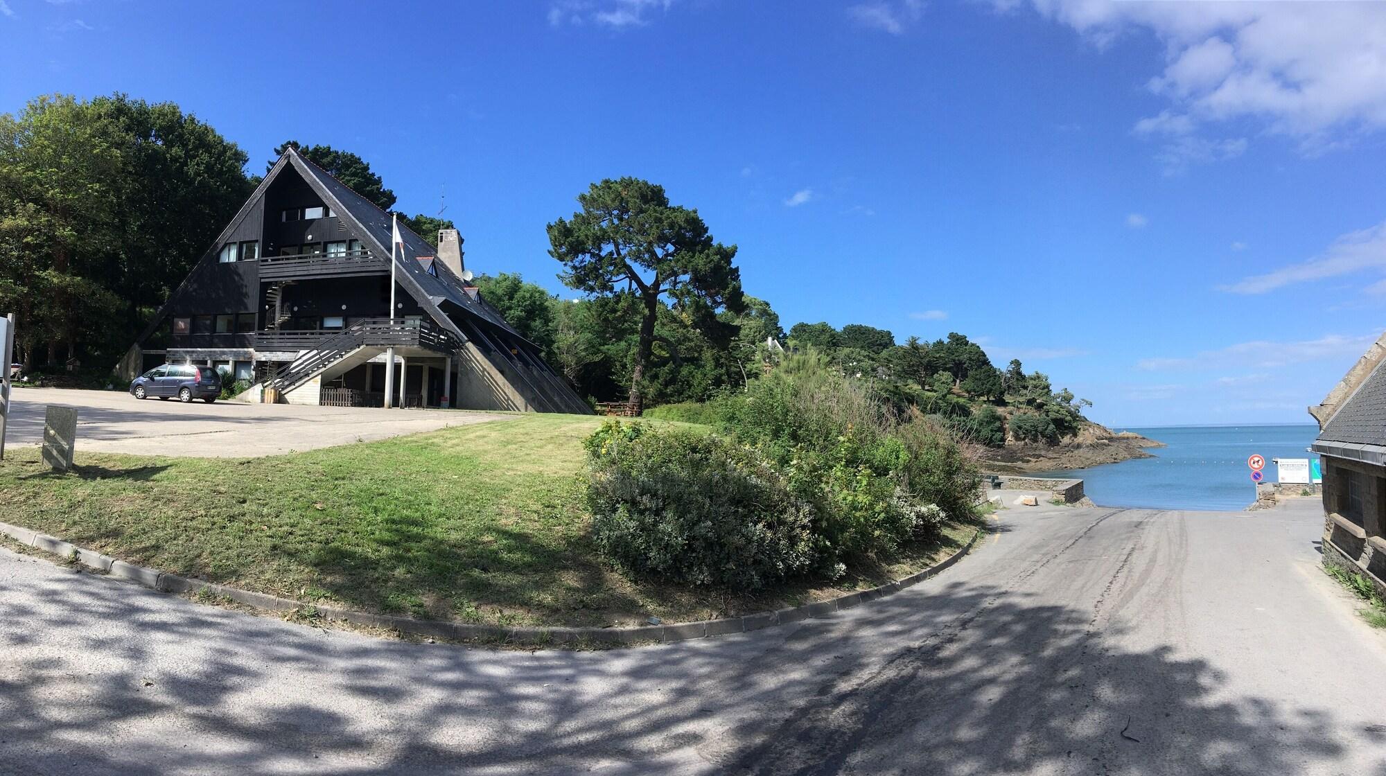 Varios Auberge de Jeunesse HI Cancale