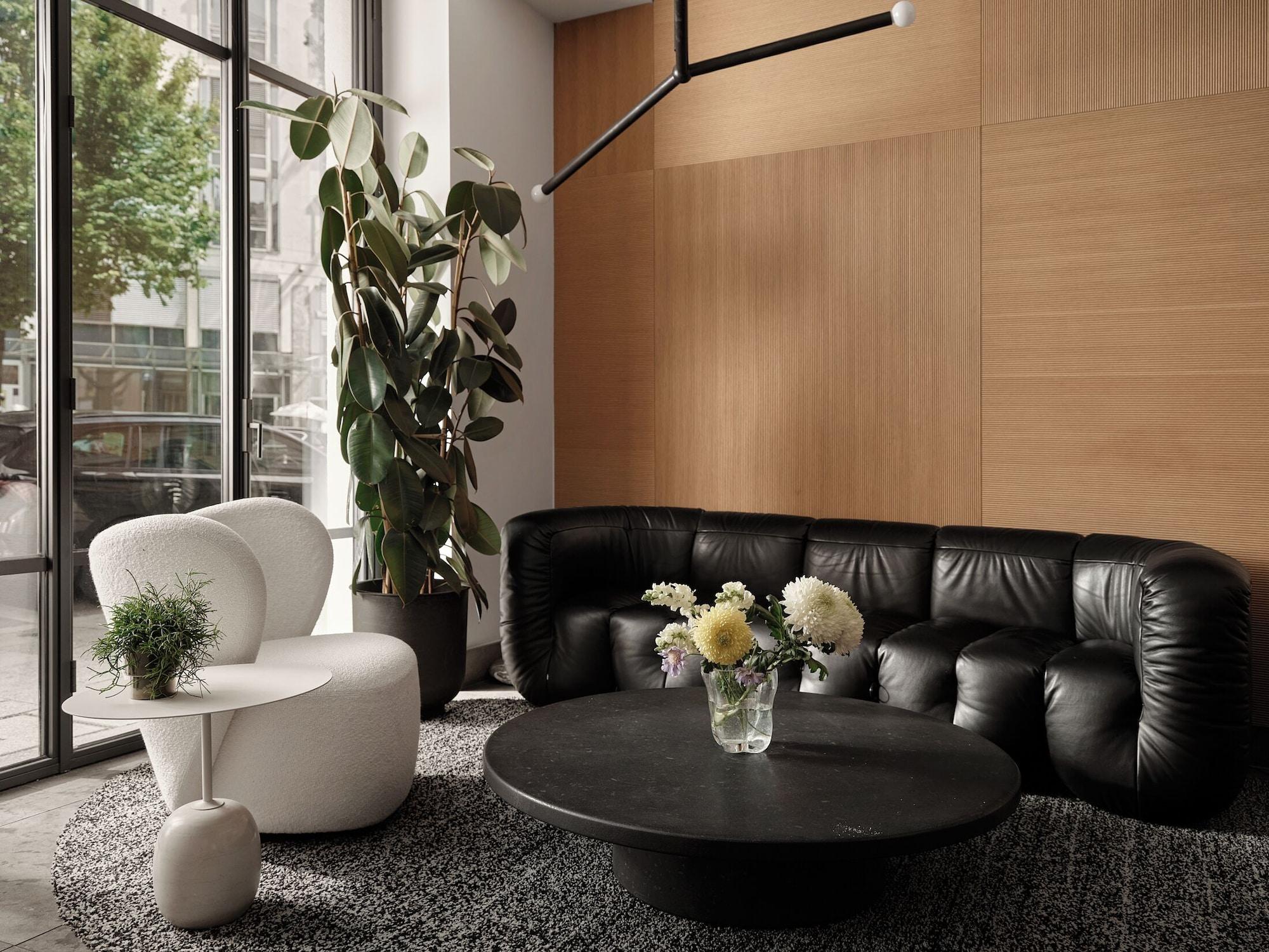 Vista Lobby Bob W Munich Old Town