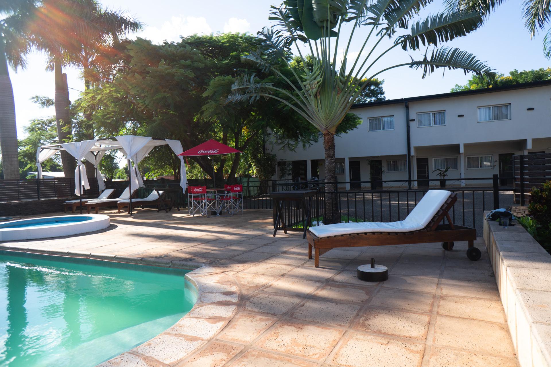 Vista Piscina Hotel Oaky