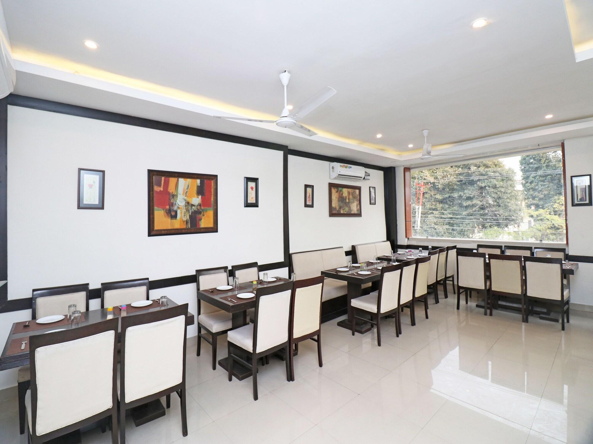 Restaurant OYO 27921 Hotel Shalimar