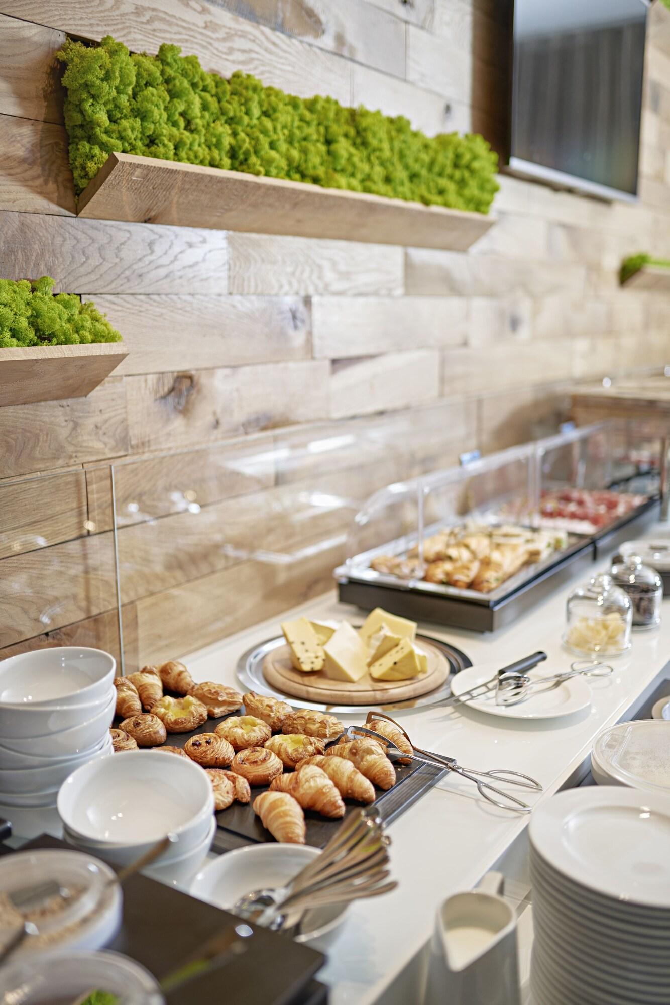 Restaurant Theatre Hotel