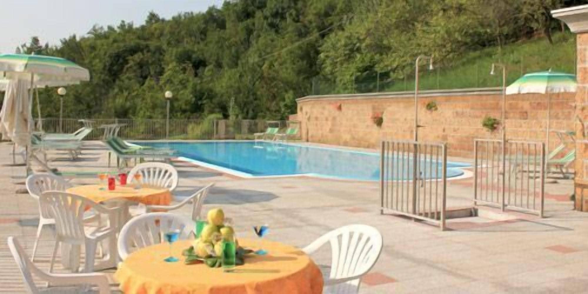 Vista Piscina Hotel Ducale
