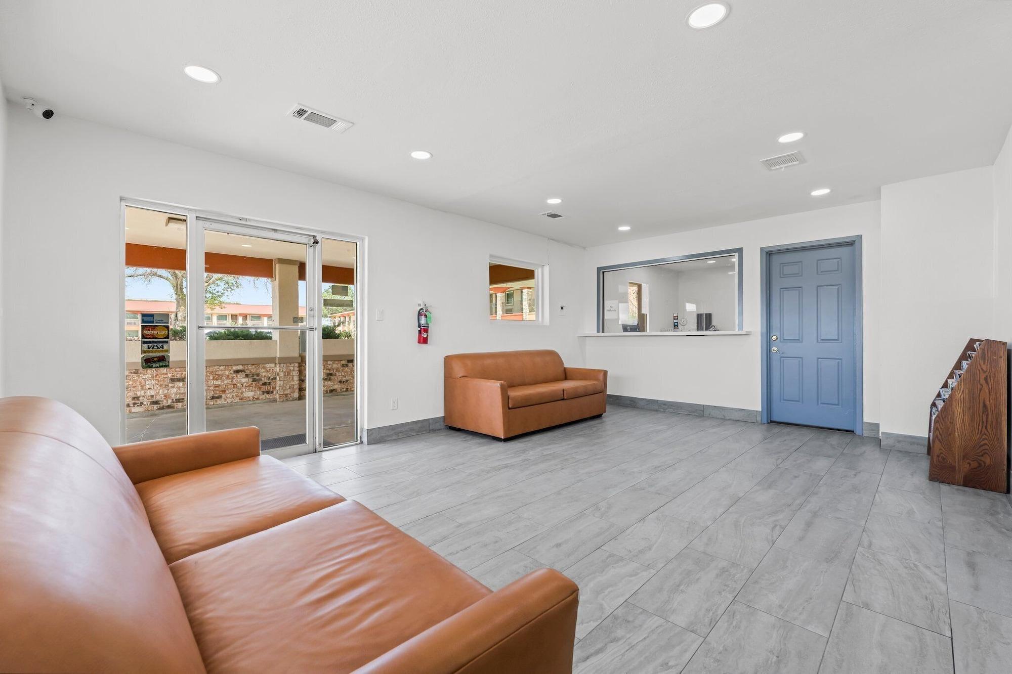 Vista Lobby Econo Lodge Inn & Suites