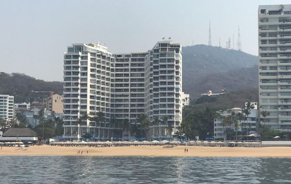 Beachfront Condo-Acapulco-Magnificent Views - Hoteles 4 estrellas en Acapulco