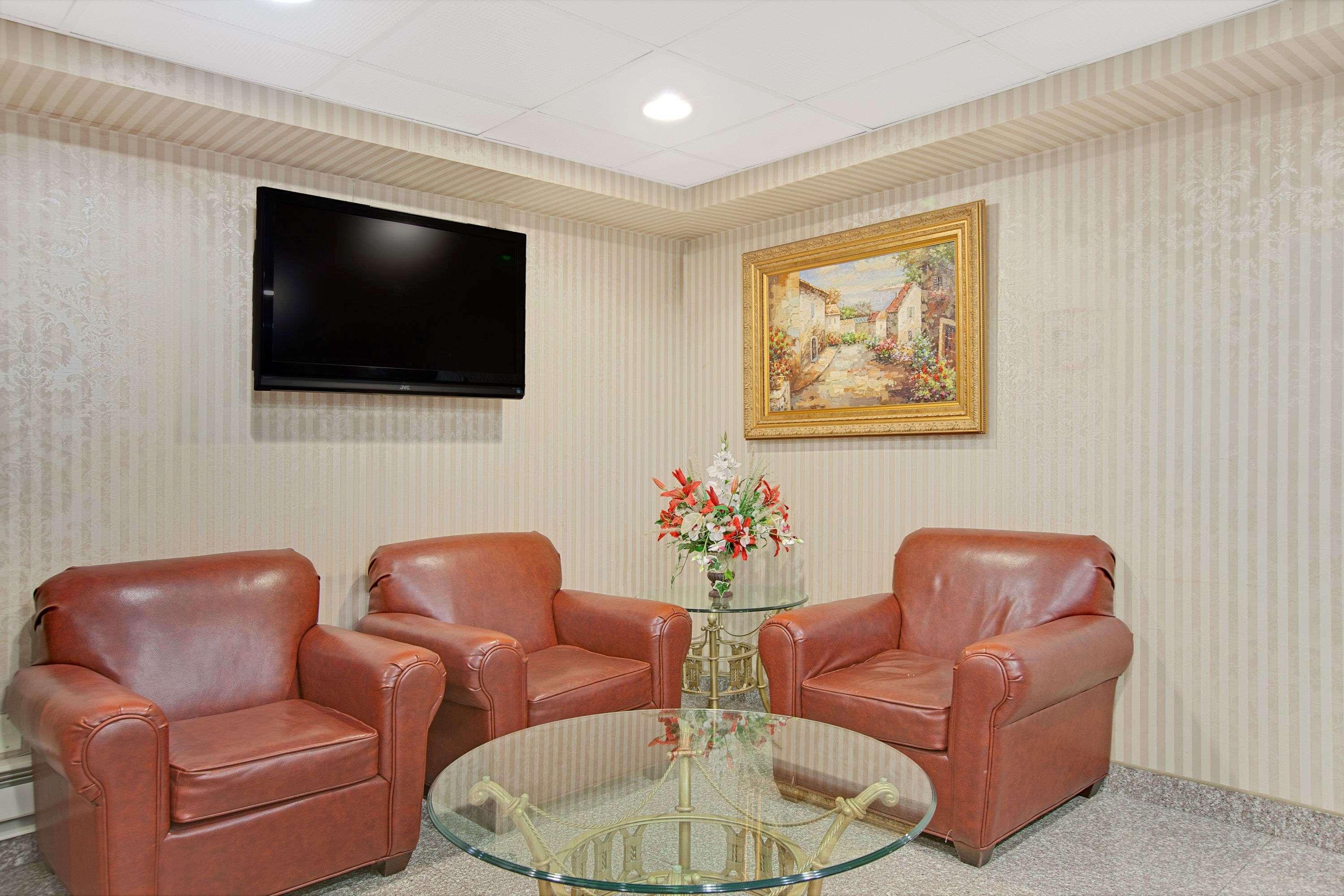 Vista Lobby Travelodge by Wyndham Parsippany