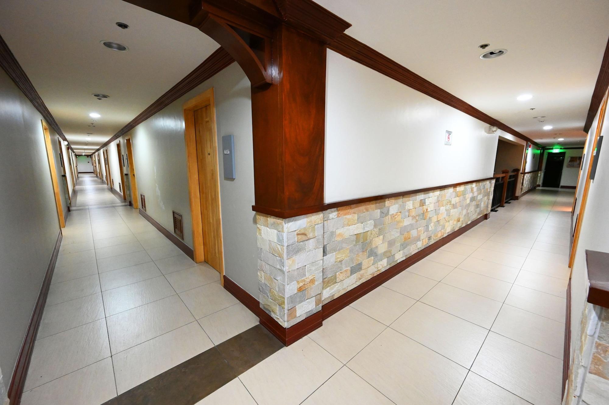 Varios Cedar Peak Condominium by Tripsters Hub