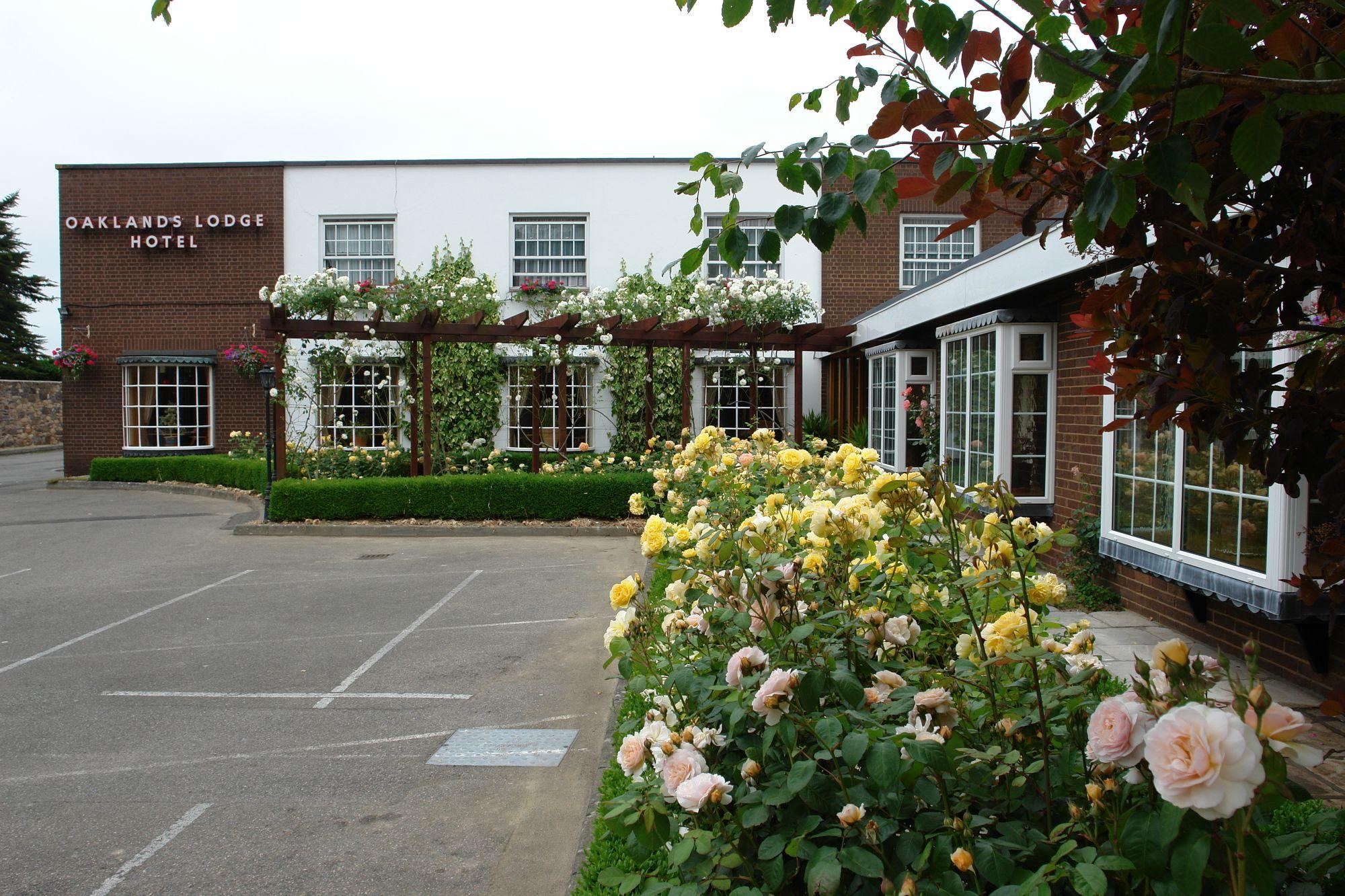 Varios Oaklands Lodge Hotel