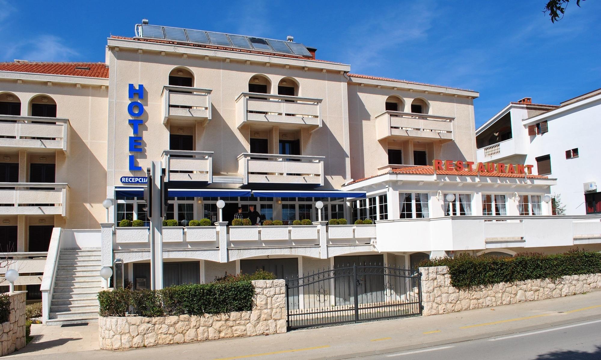 Vista Exterior Hotel Mediteran
