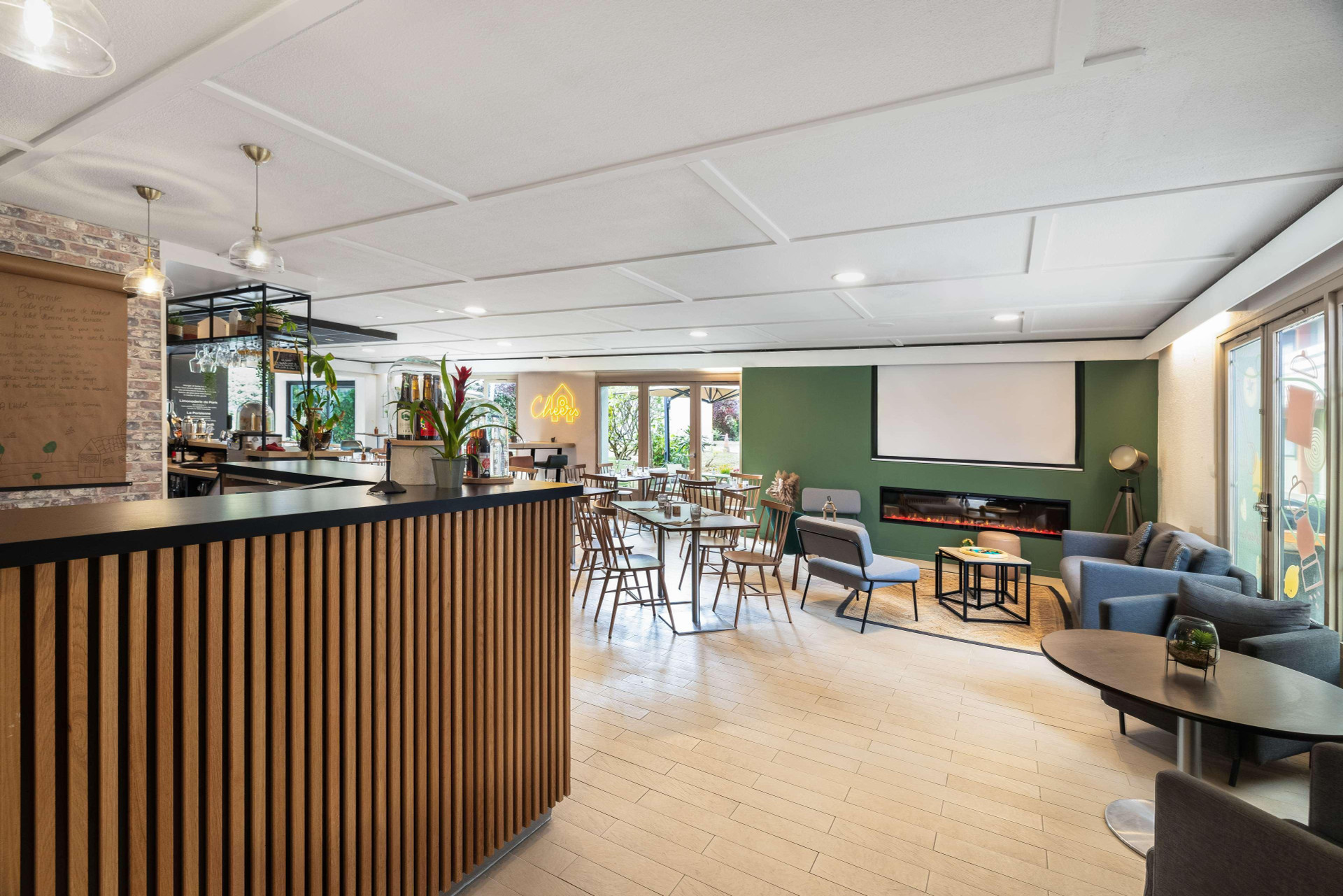 Vista Lobby Campanile Dreux