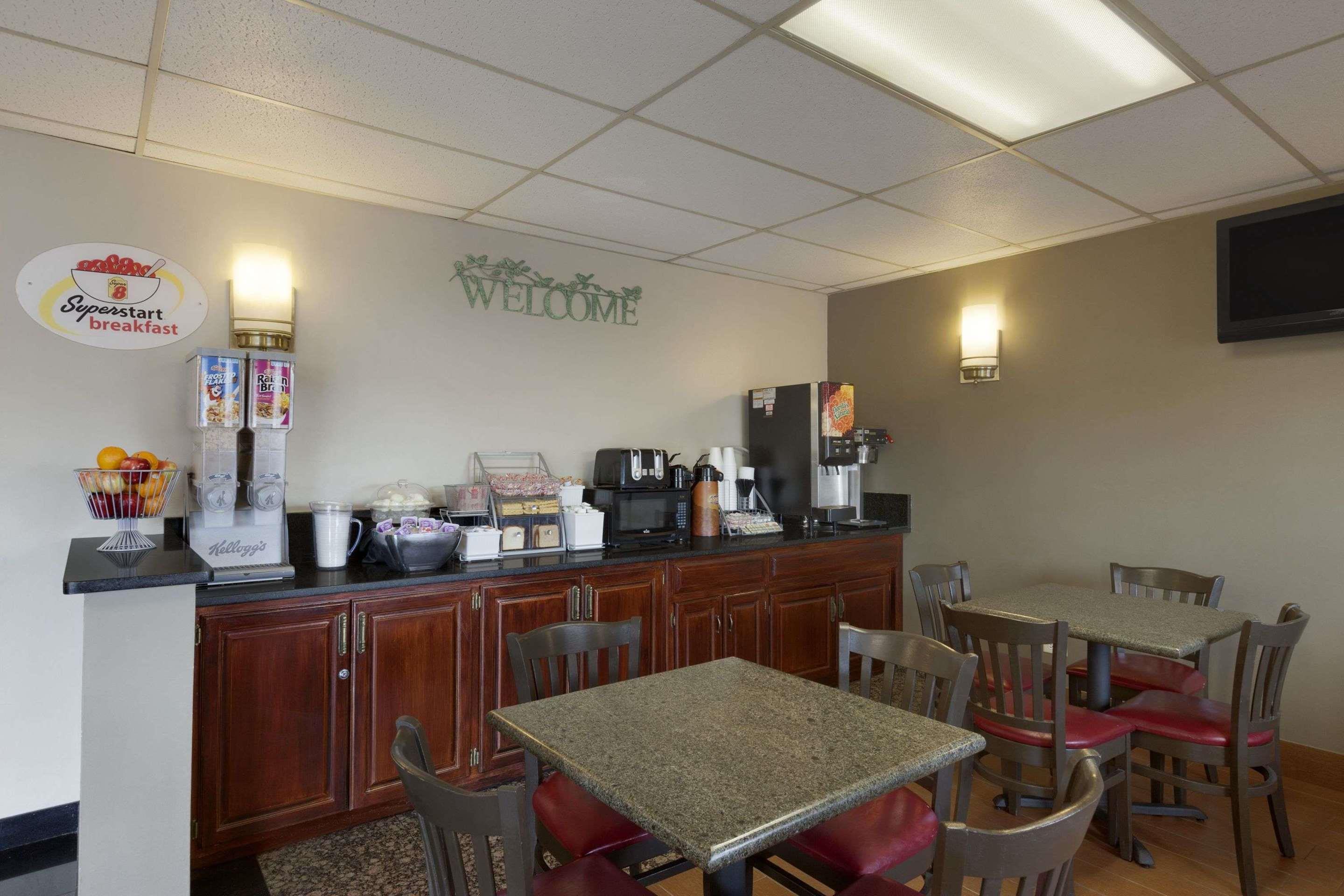 Comodidades del Alojamiento Super 8 by Wyndham Bridgeview/Chicago Area