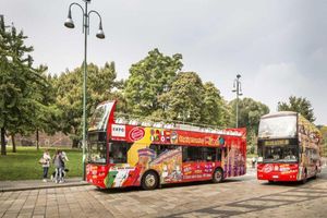 Actividad - Tour en bus con paradas libres City Sightseeing Milan en tren de alta velocidad desde Turín