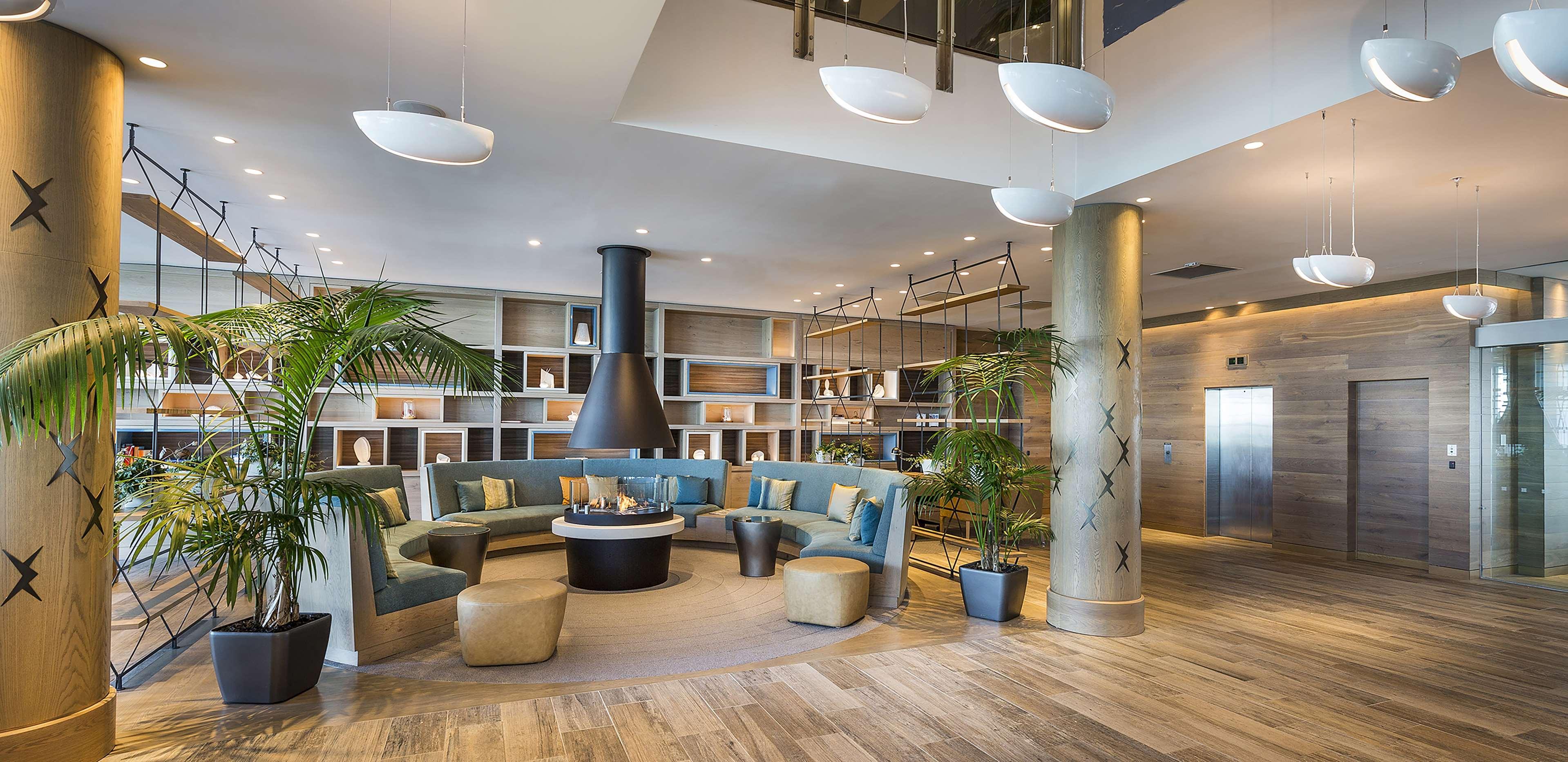 Vista Lobby Hilton Auckland