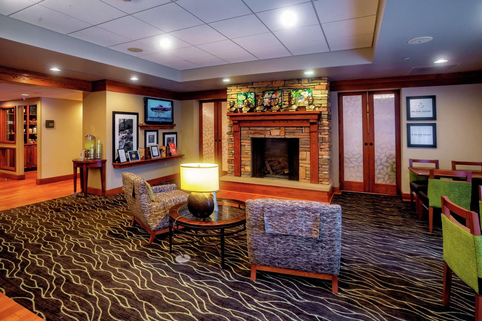 Vista Lobby Hampton Inn Wheeling