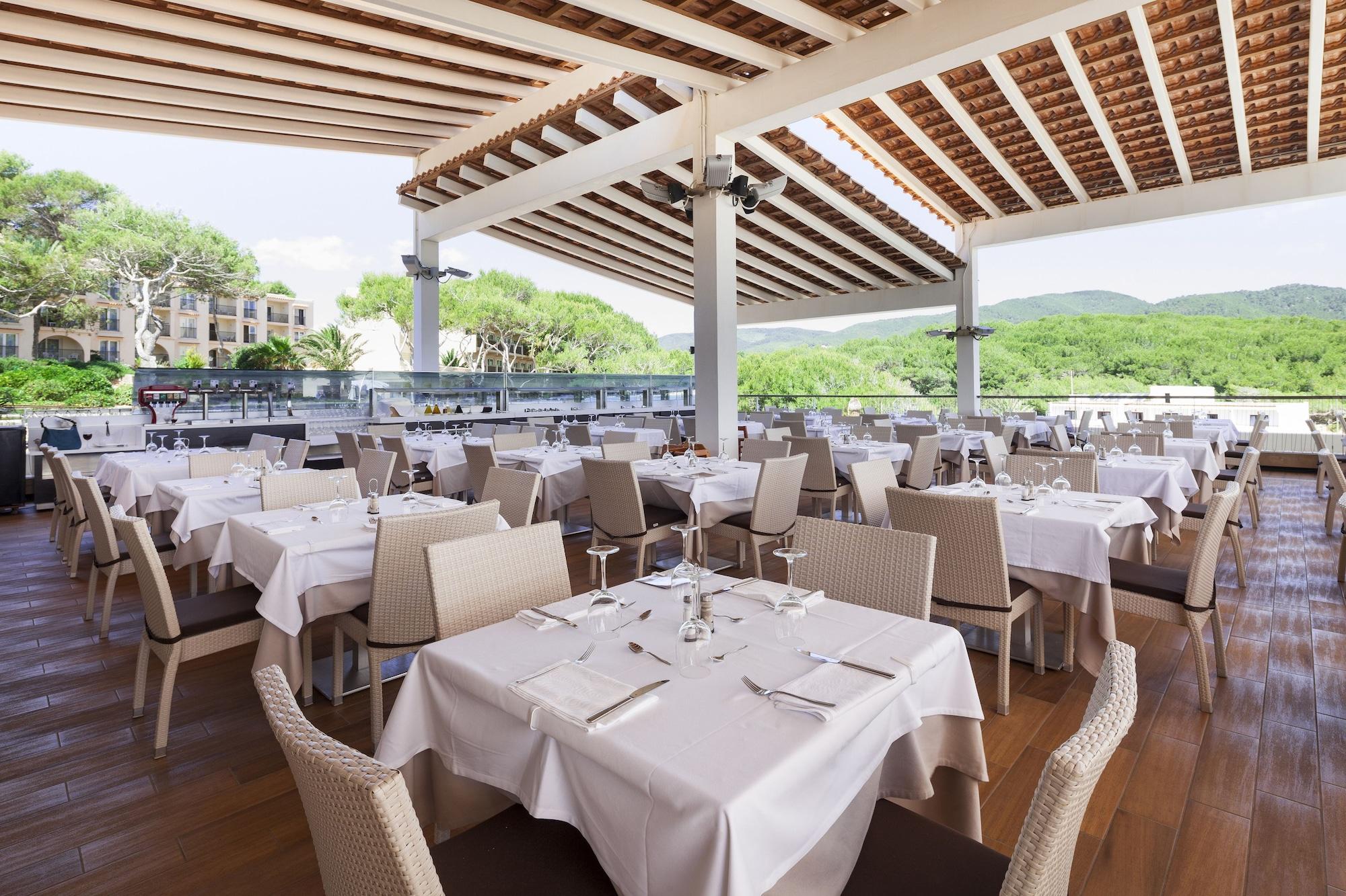 Restaurant Invisa Hotel Club Cala Blanca