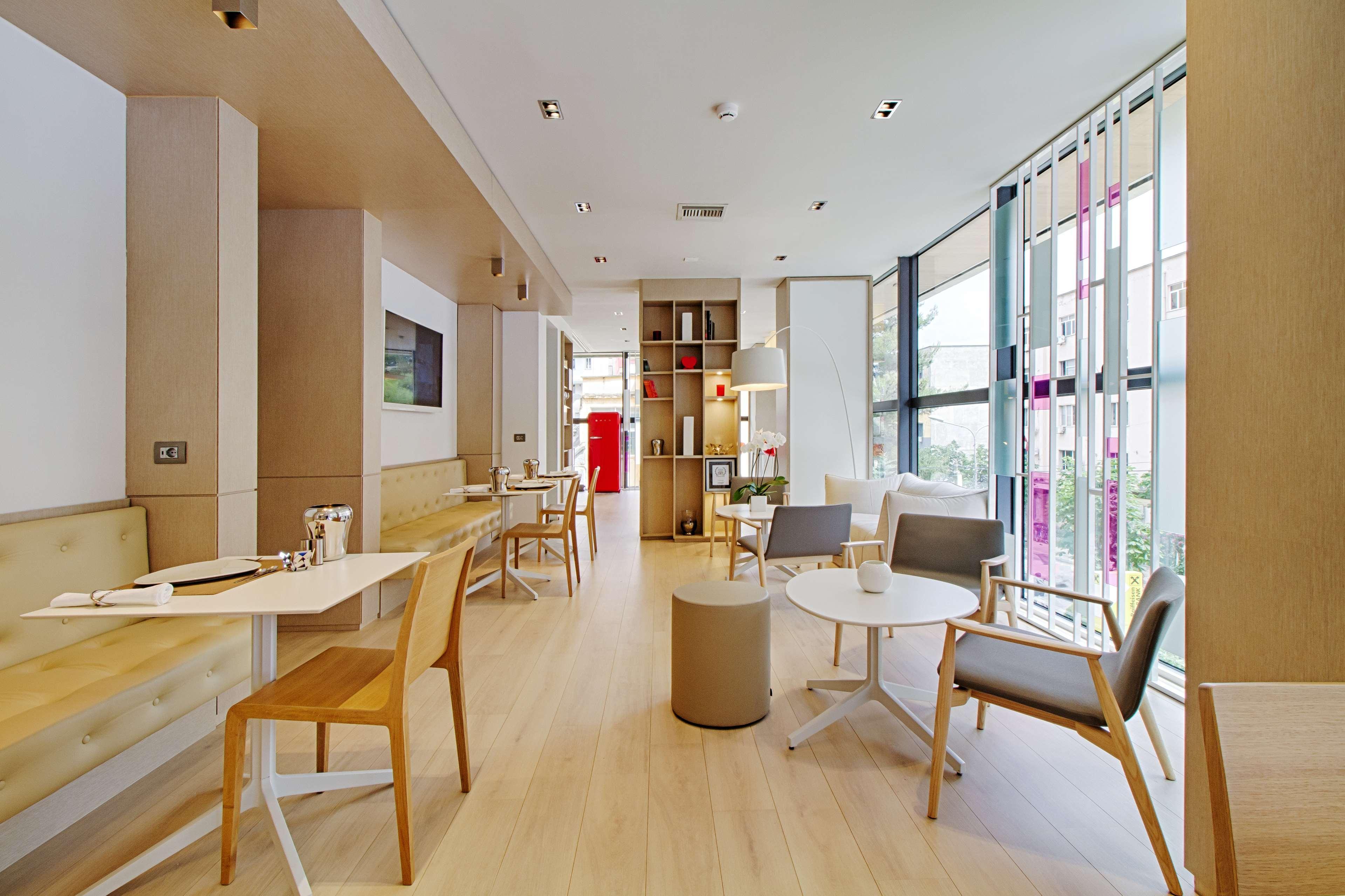 Bar/Salón The Rooms Serviced Apartments Tirana