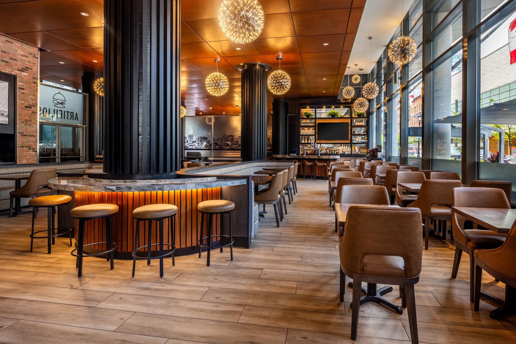 Restaurant Embassy Suites Montréal by Hilton