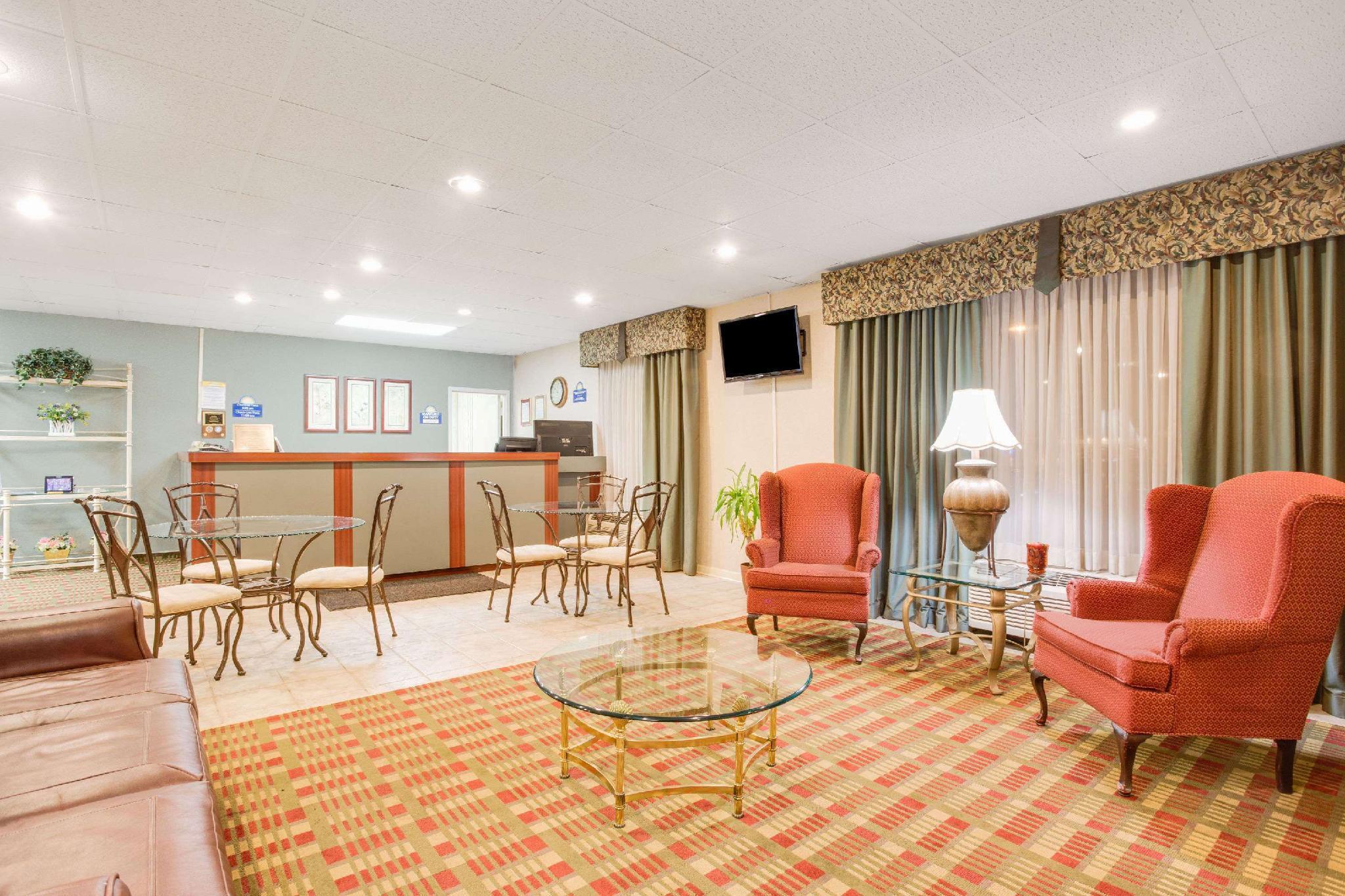 Vista Lobby Days Inn by Wyndham Cambridge