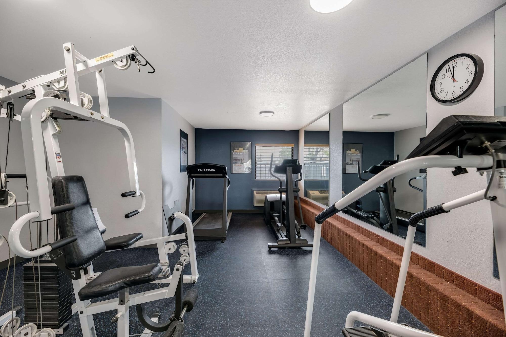 Gimnasio Quality Inn & Suites