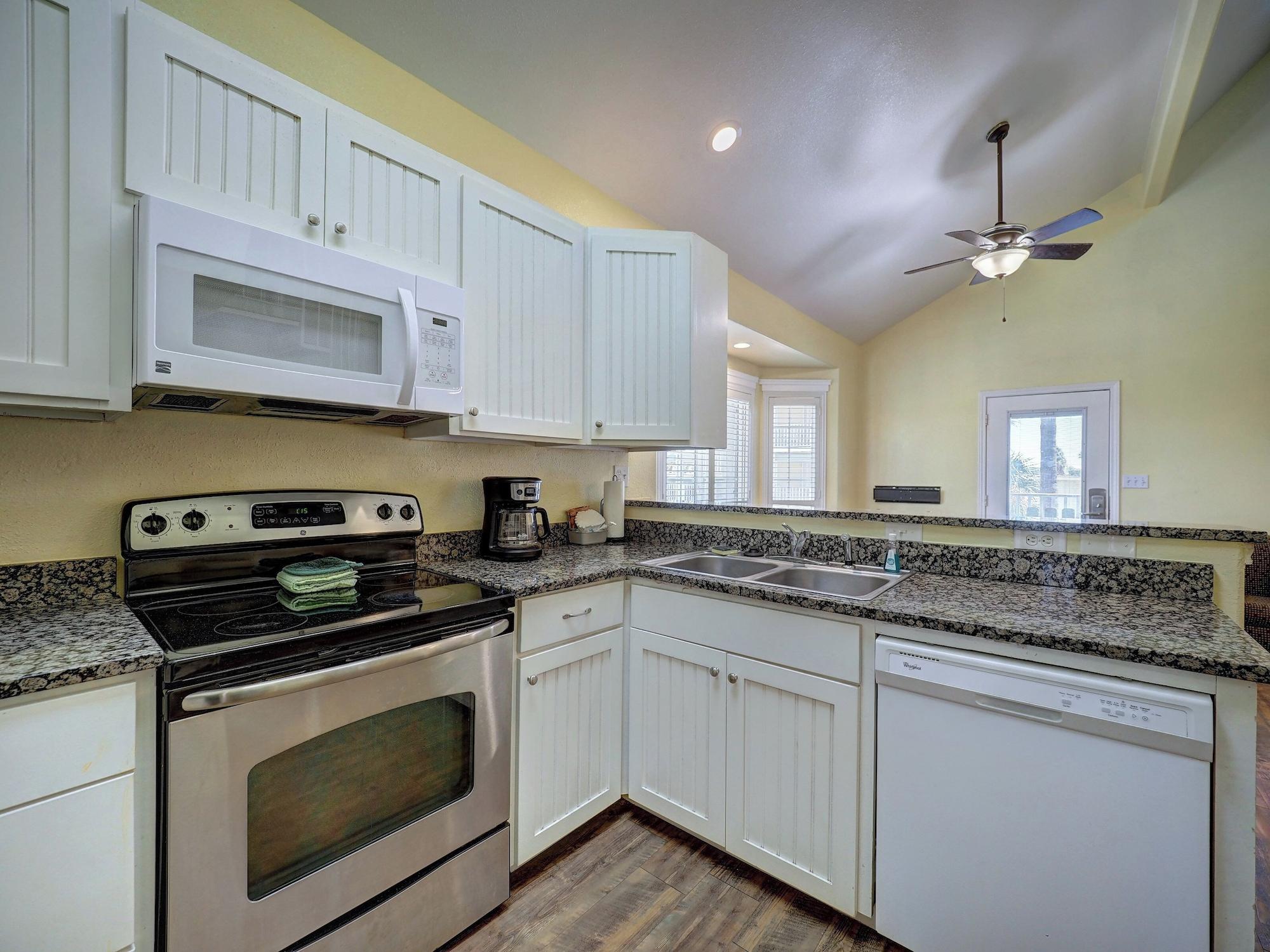 Set de Habitación Seashell Village Resort near the beach with kitchens