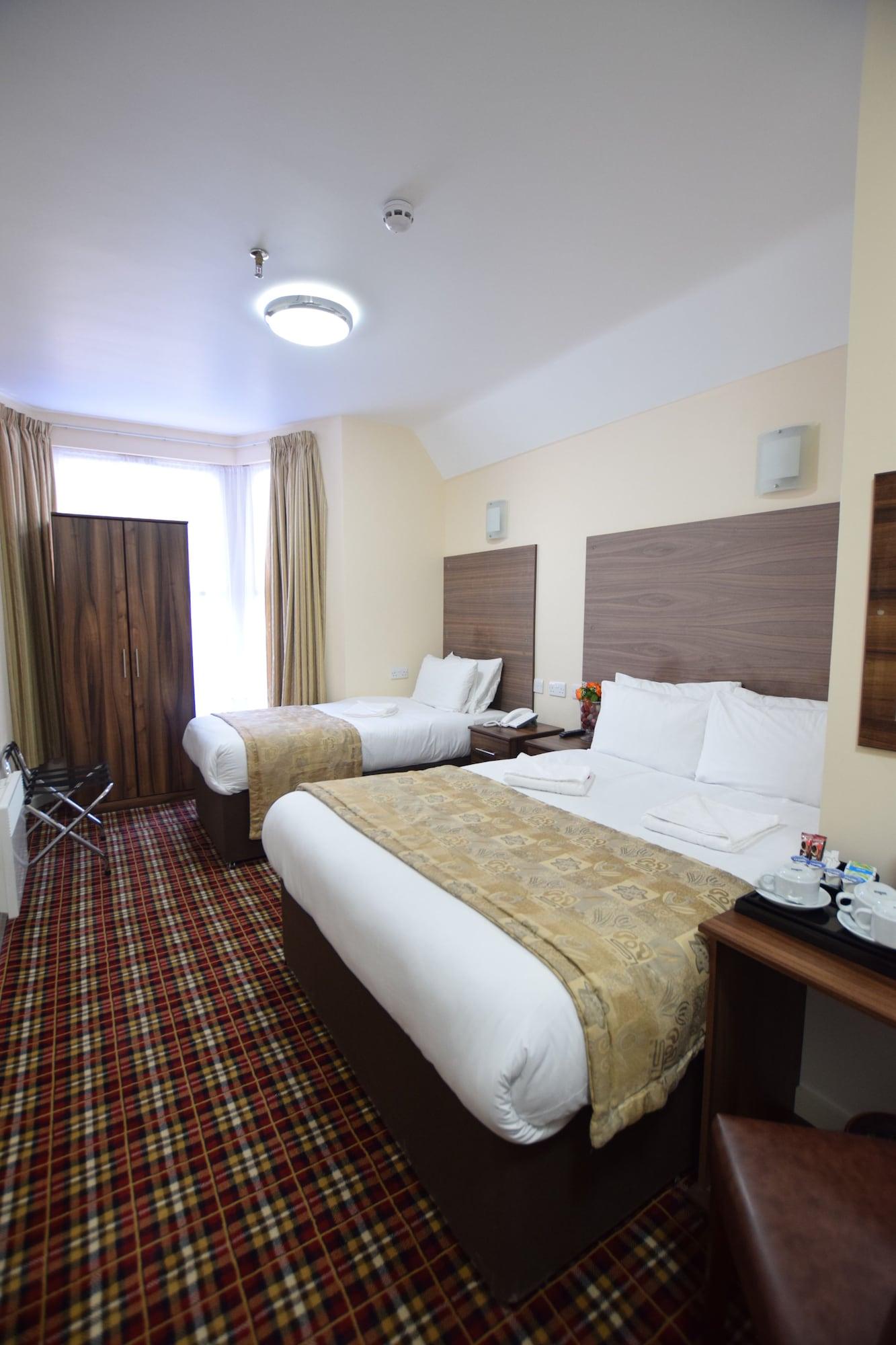 Varios Lucky 8 Hotel