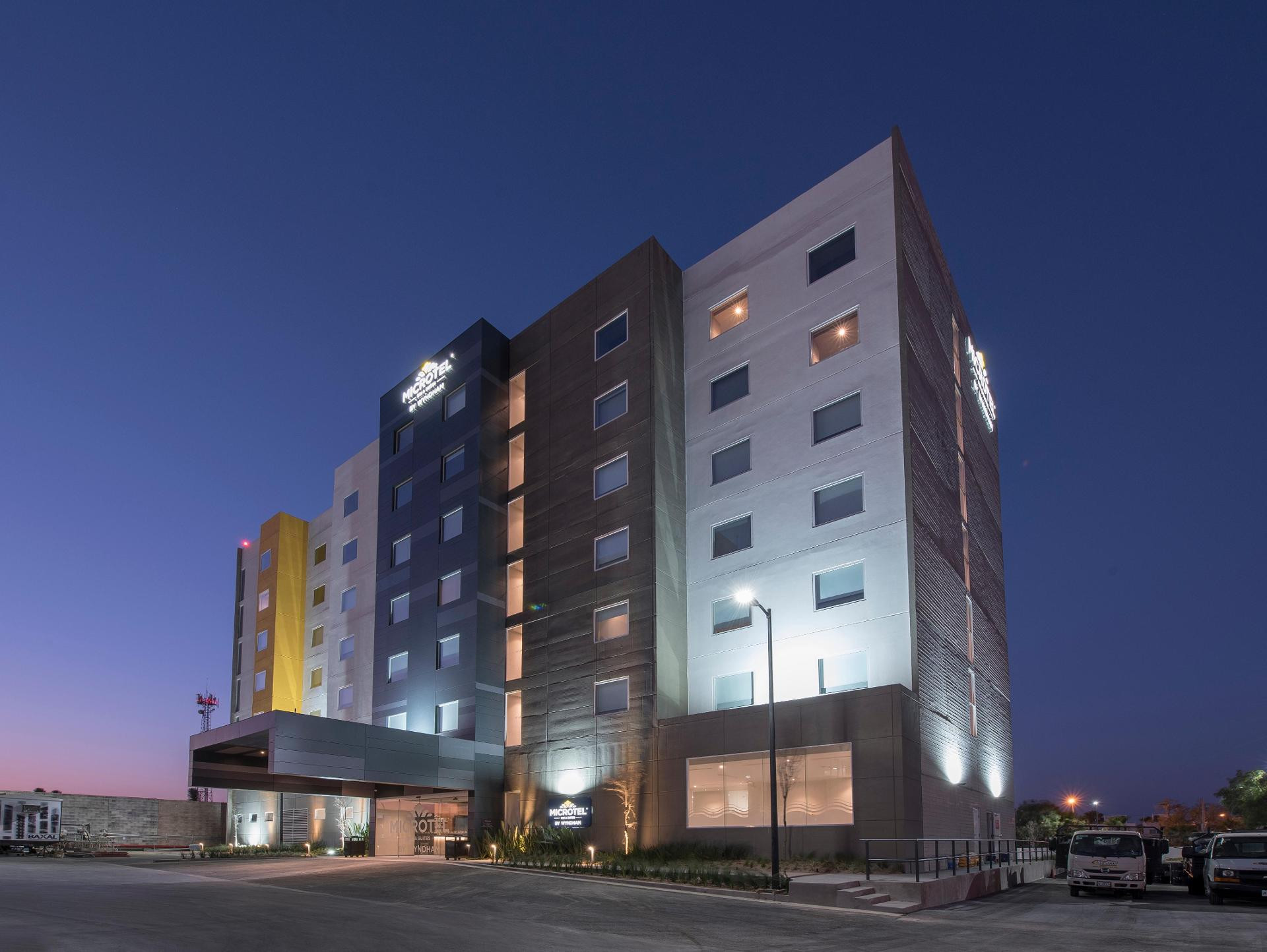 Vista Exterior Microtel Irapuato By Wyndham
