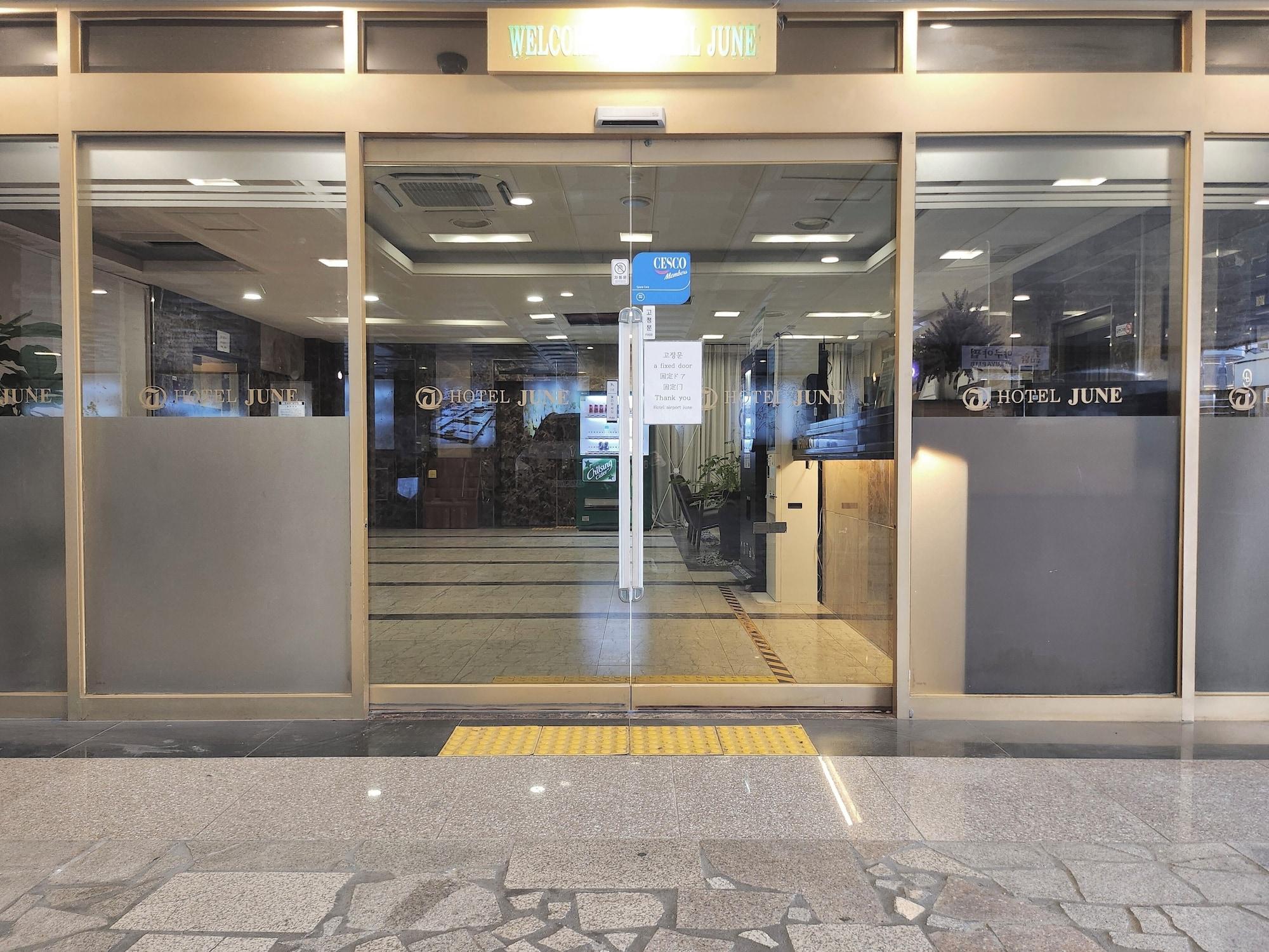 Vista Exterior Incheon Airport Hotel June