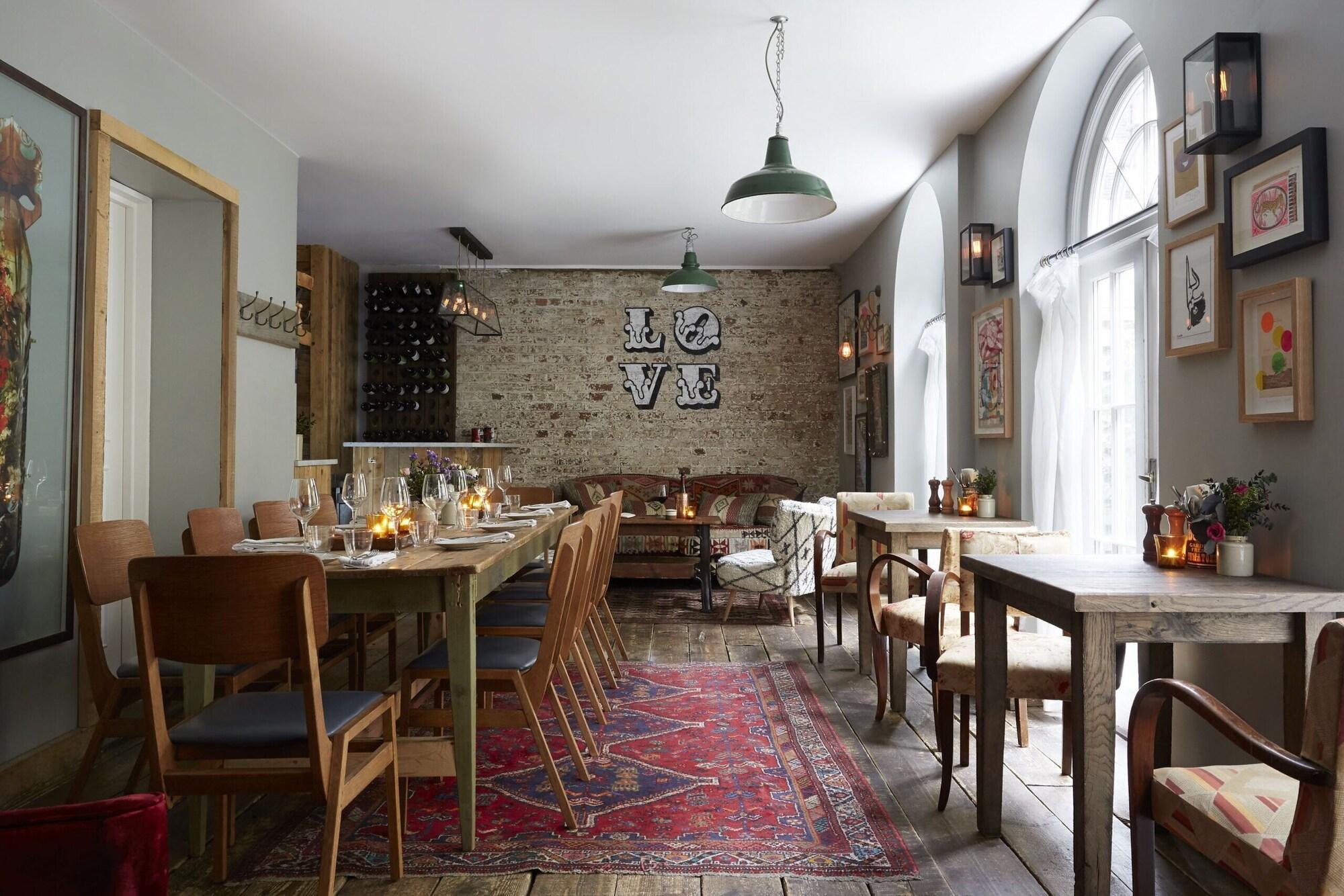 Vista Exterior Artist Residence London