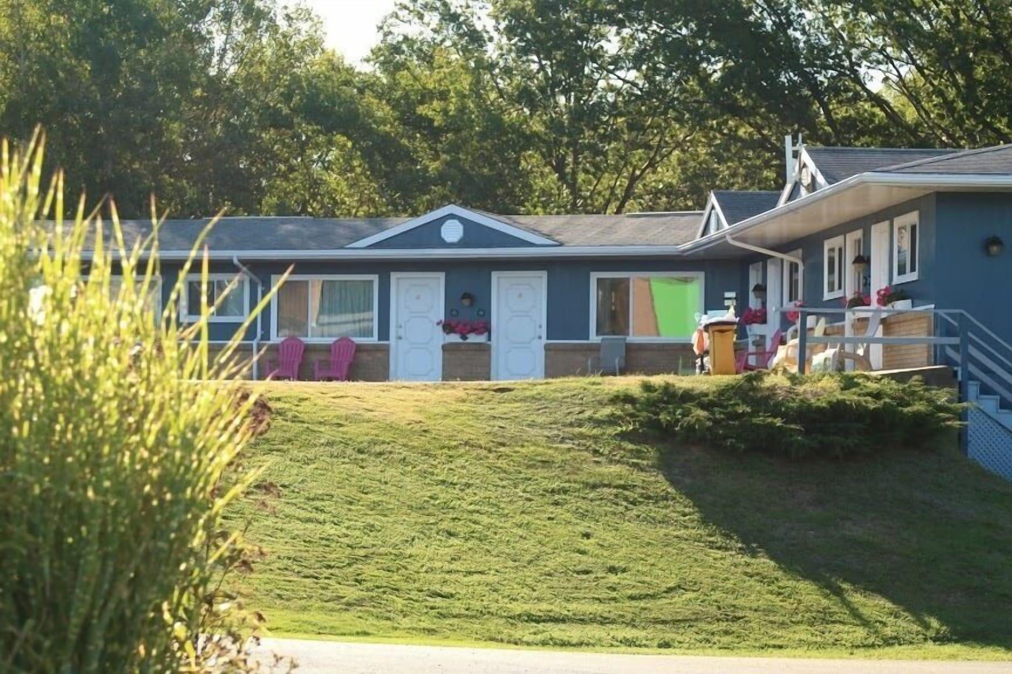 Vista Exterior Coastal Inn Kingfisher