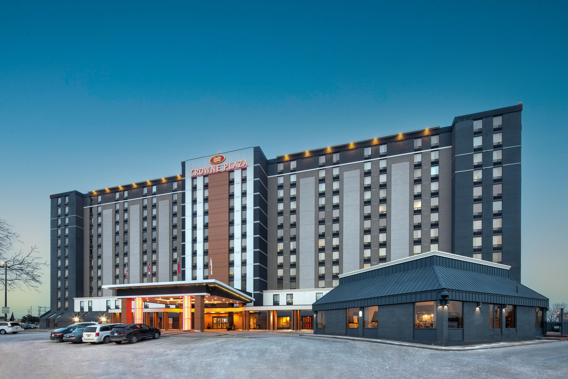 Vista Exterior Crowne Plaza Toronto Airport by IHG