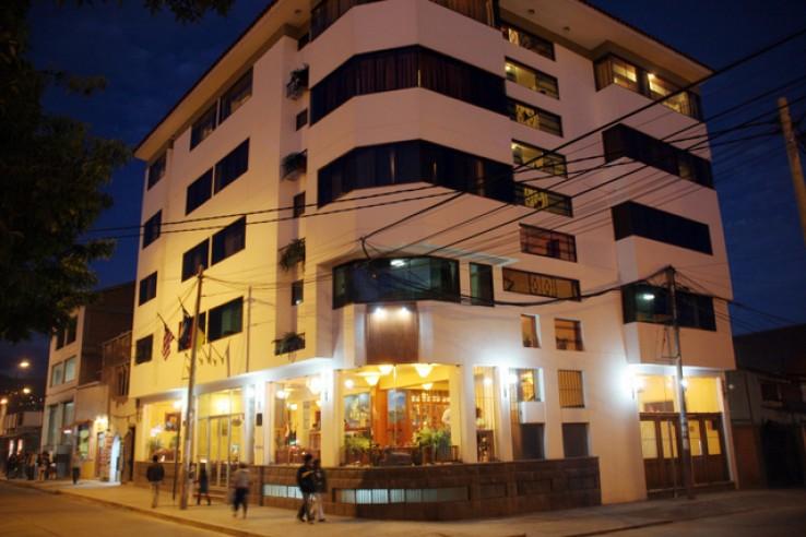 Vista Exterior El Puma Hotel