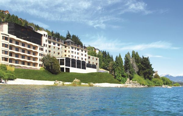 Alma Del Lago Suites