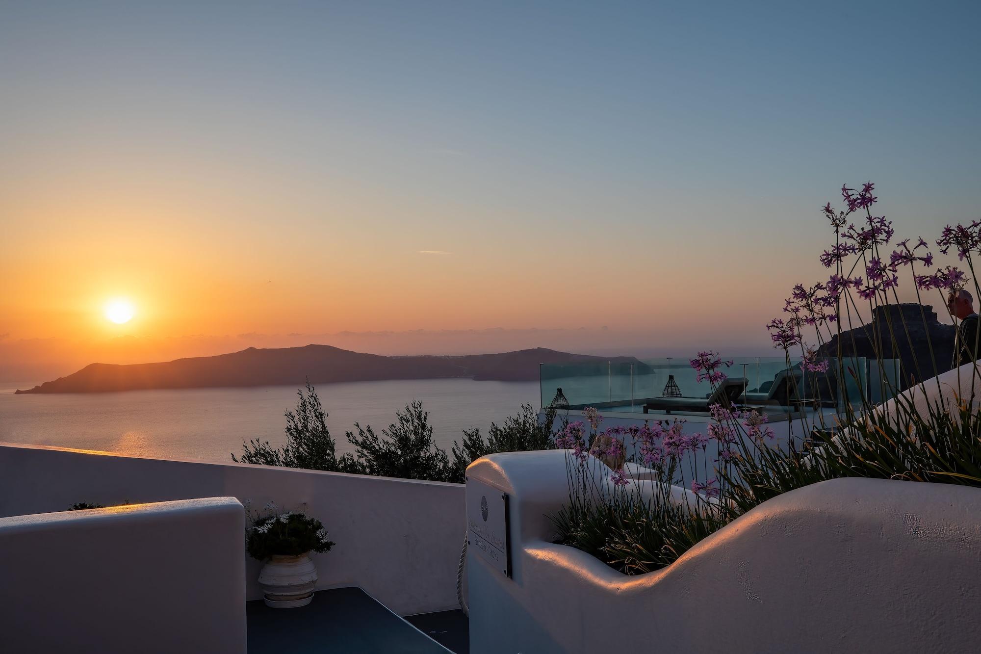 Varios Santorini View Studios-Adults Only