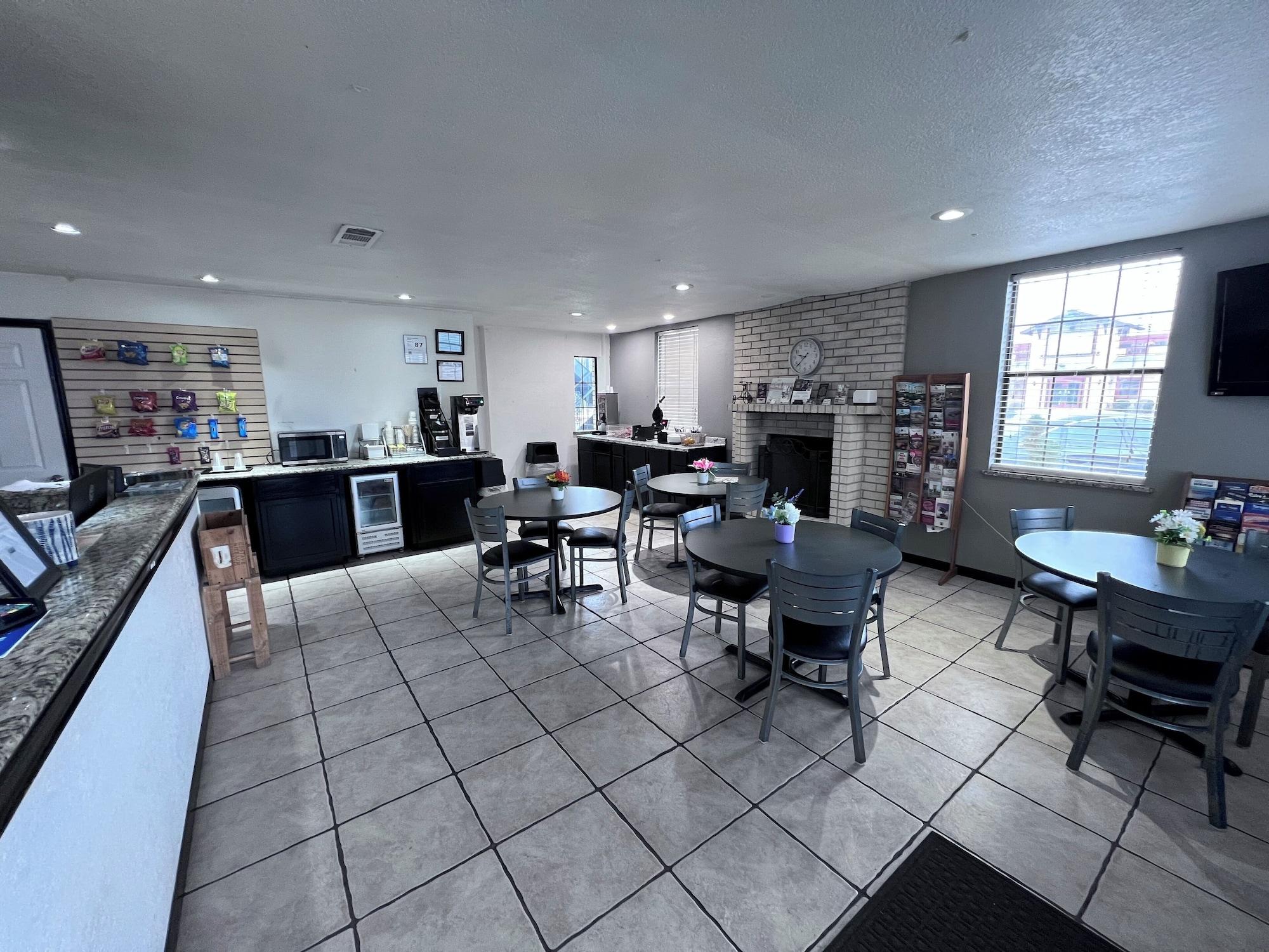 Restaurant Super 8 by Wyndham Fredericksburg