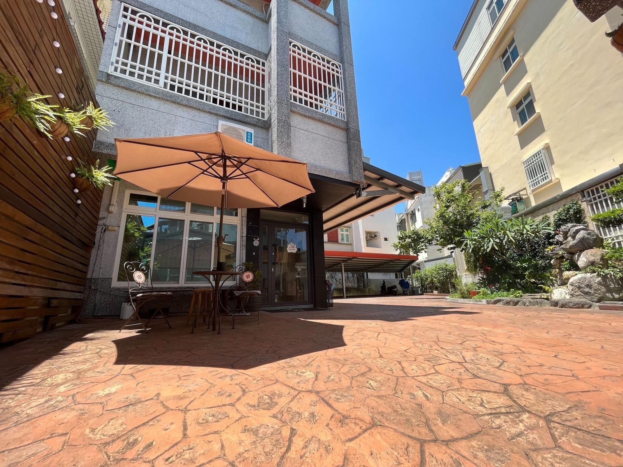 Varios Alley Inn
